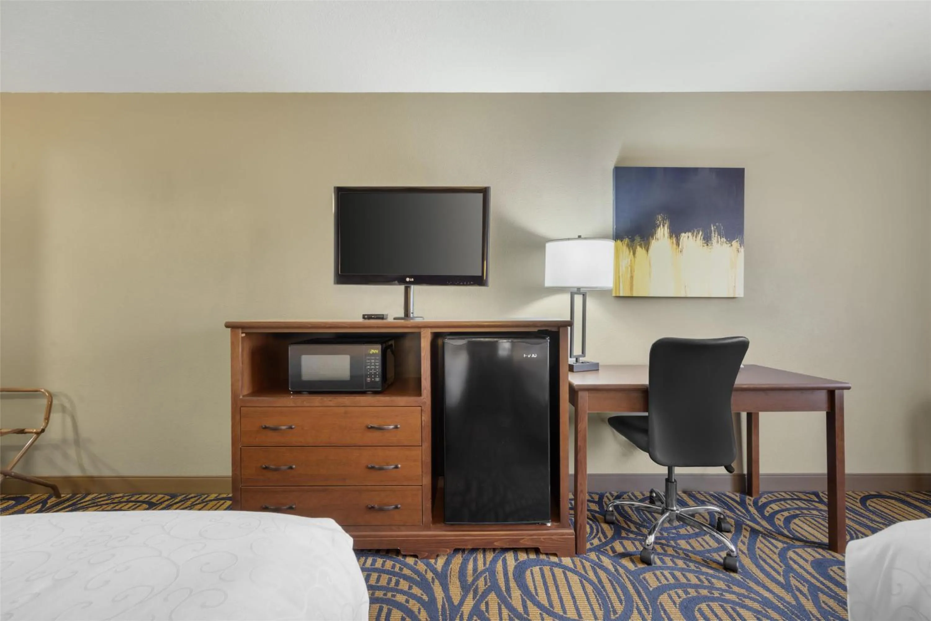 Bedroom, Bed in Best Western Woodburn Inn