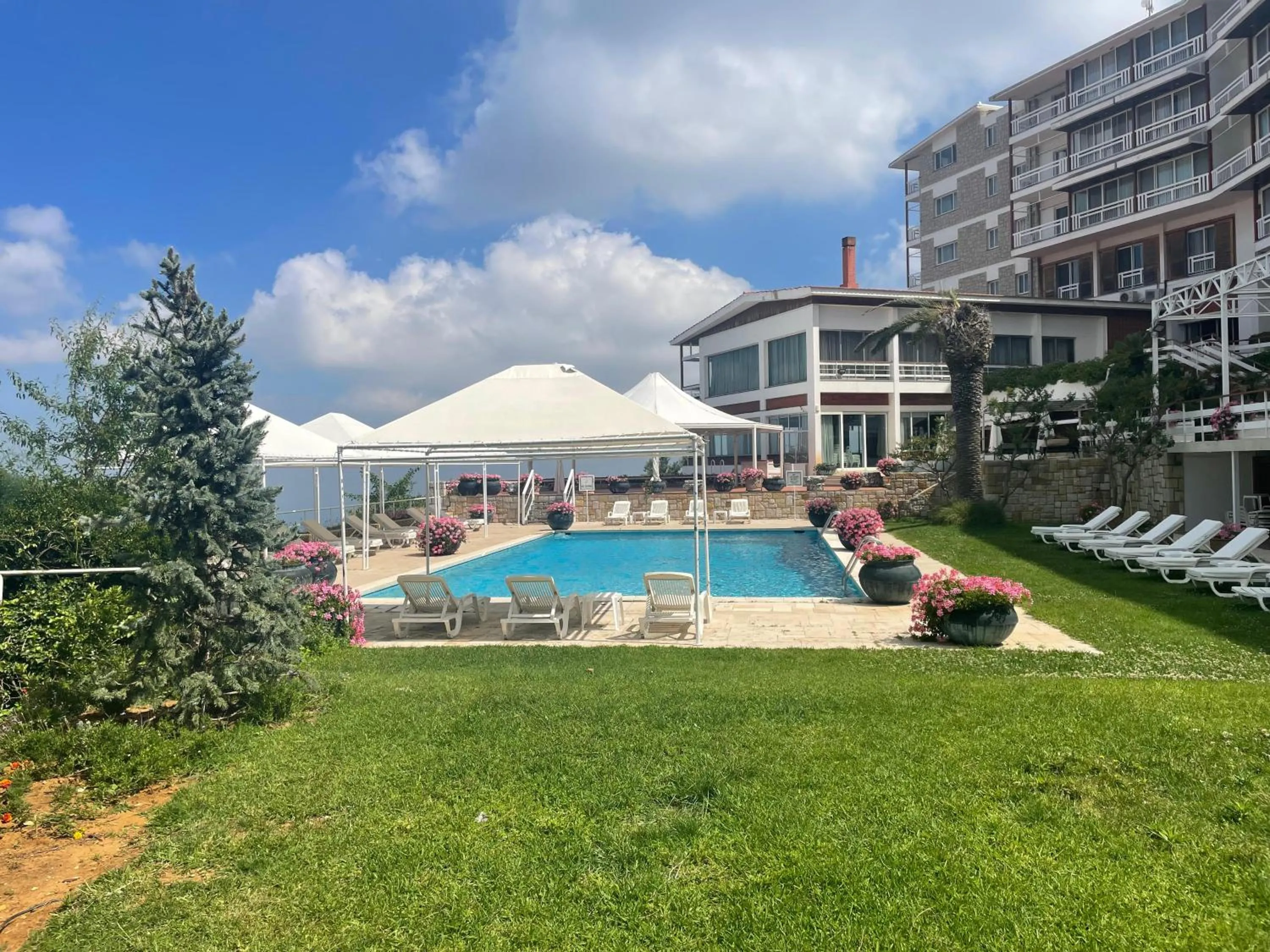 Garden in Hotel Al Bustan