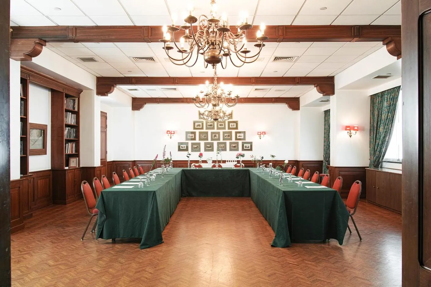 Business facilities in Hotel Al Bustan