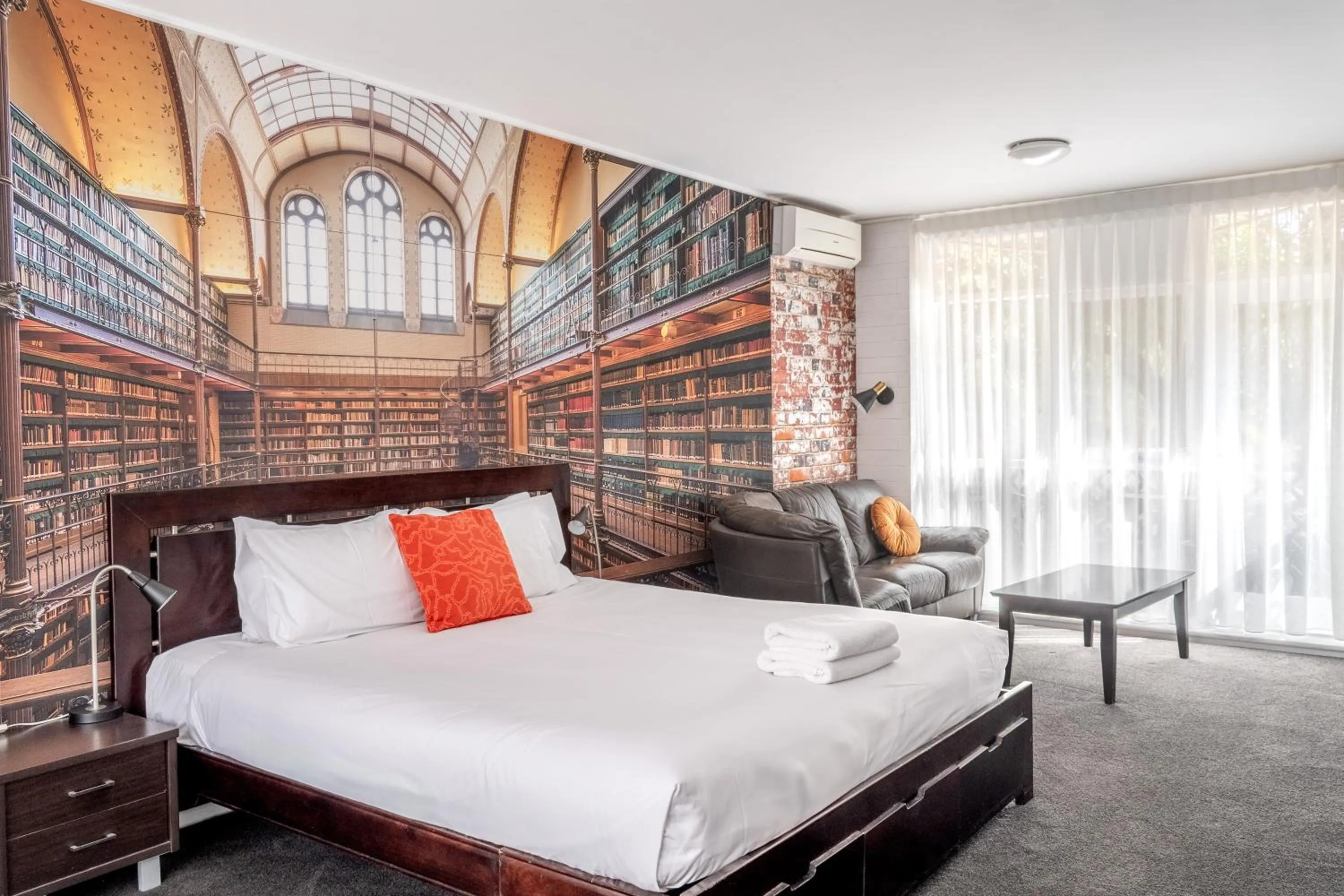 Photo of the whole room, Bed in The Lyndoch Motel