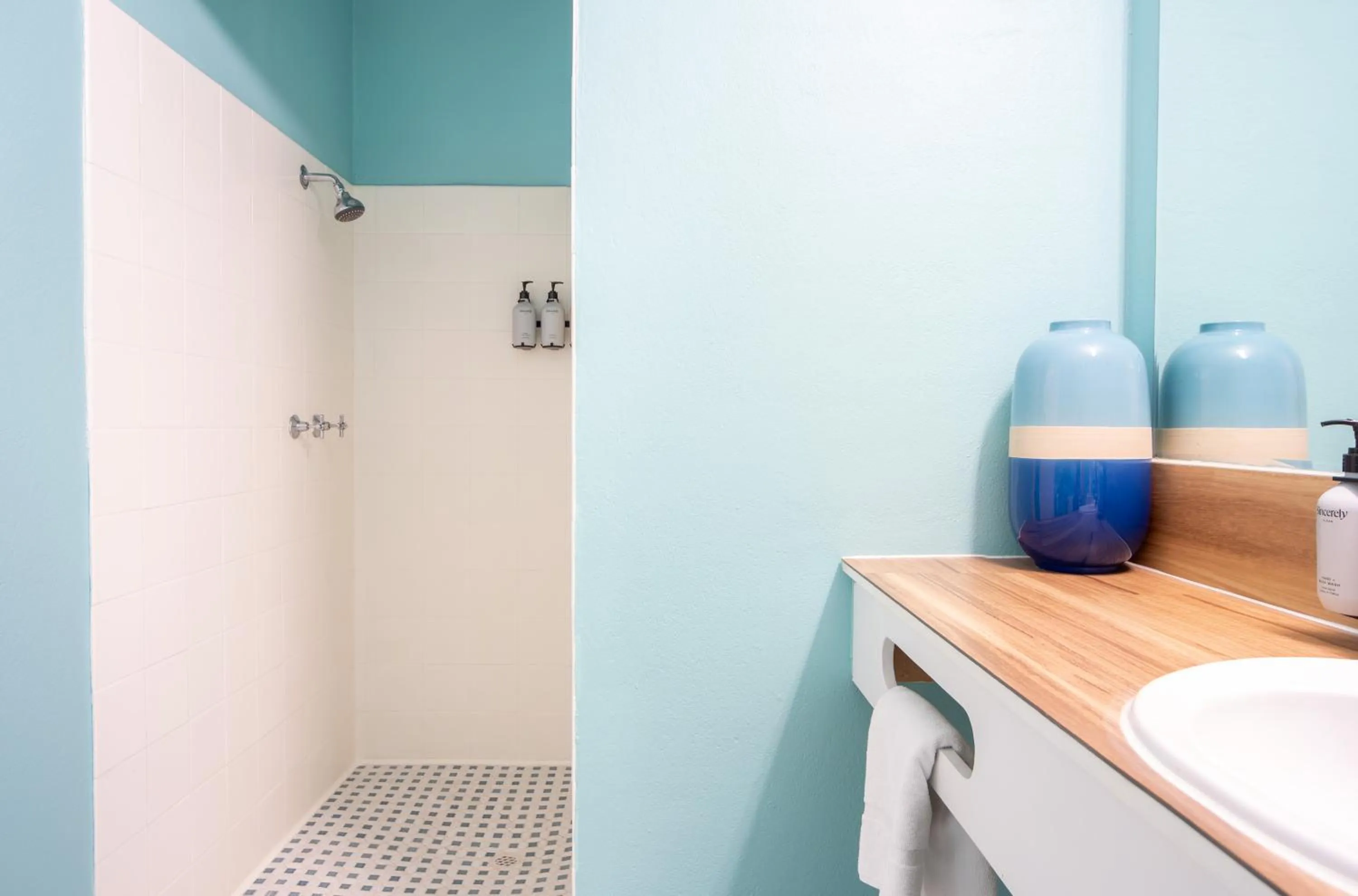 Bathroom in The Lyndoch Motel