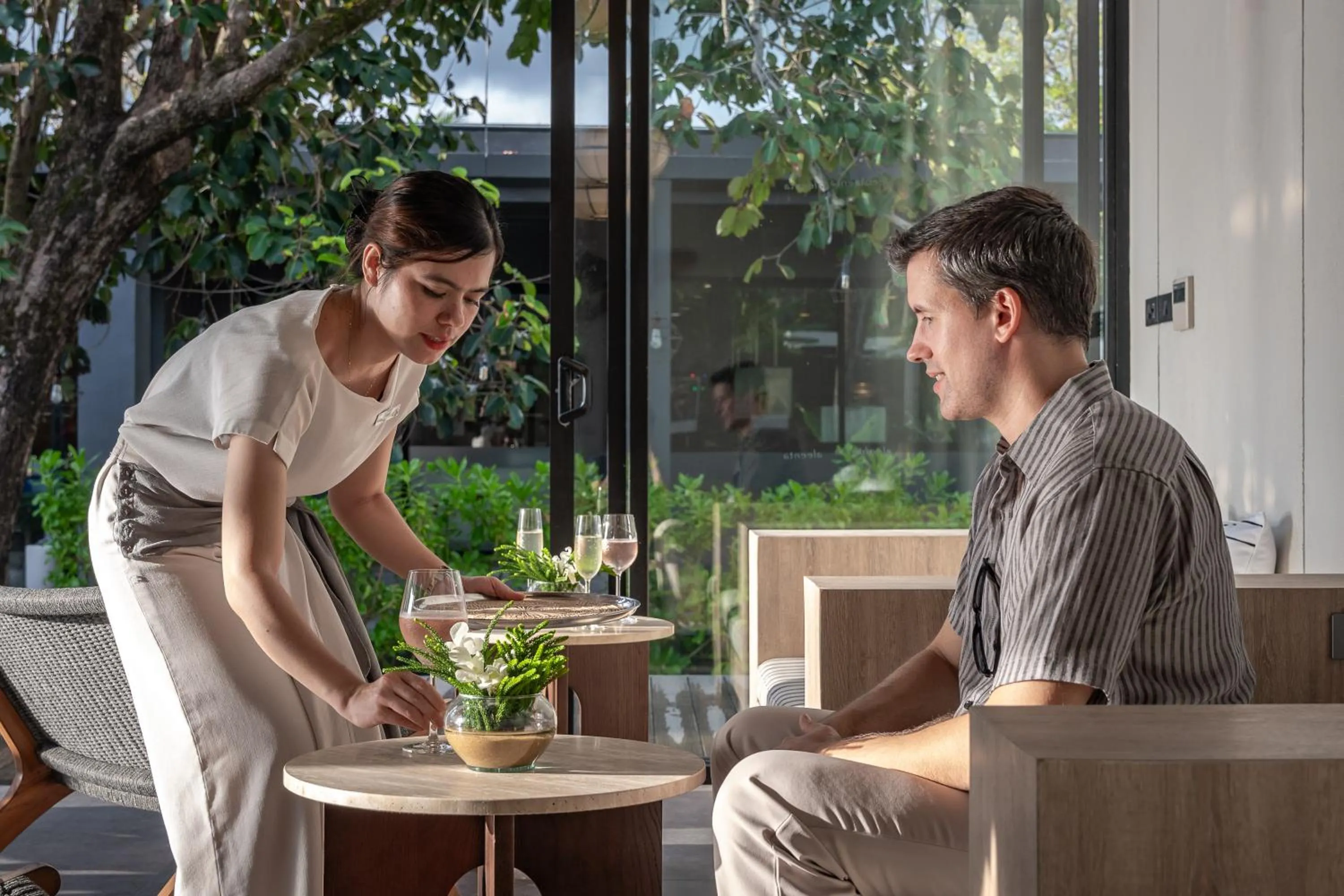 Lounge or bar in Aleenta Phuket - Phang Nga - The Leading Hotels of the World