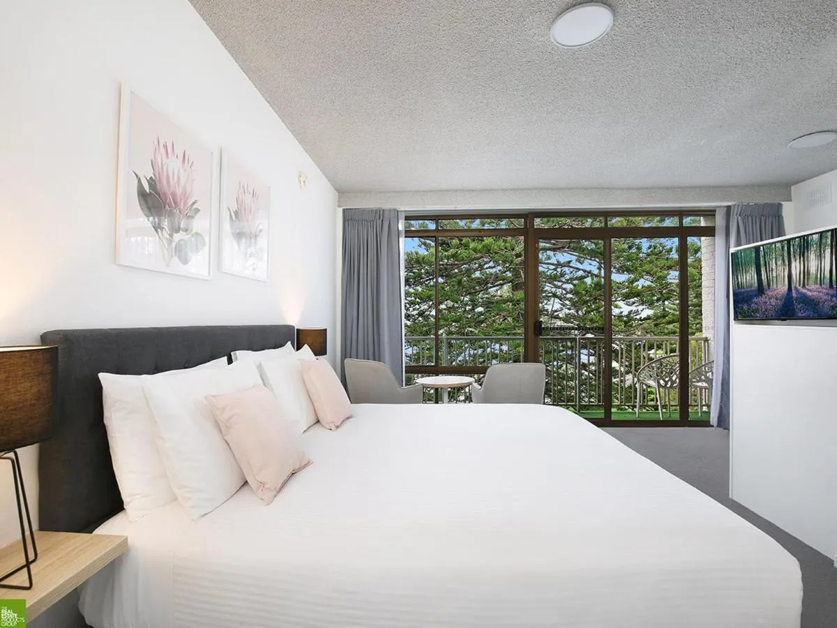 View (from property/room), Bed in Boat Harbour Motel