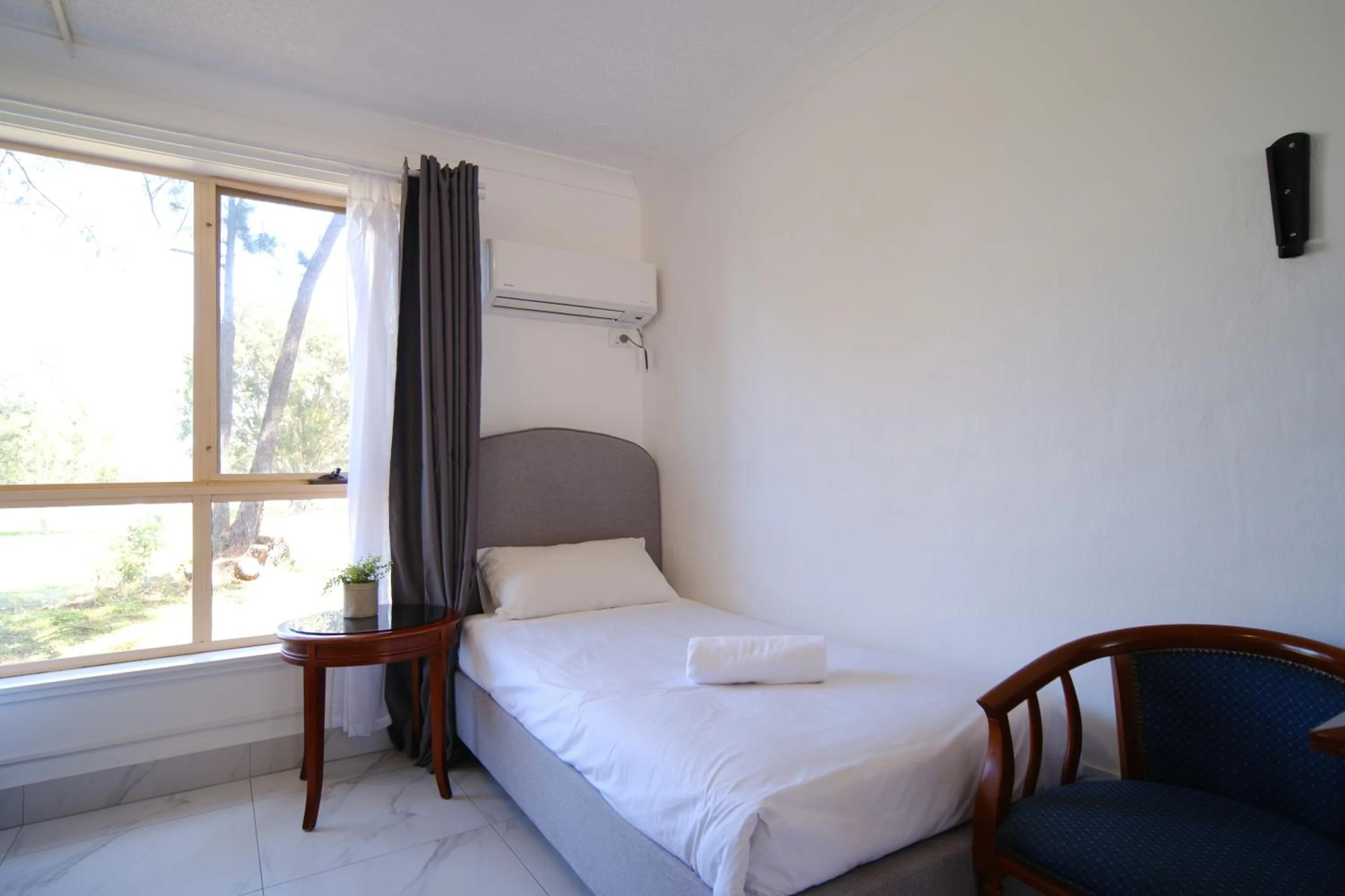 Bed in Golf Place Inn Wollongong