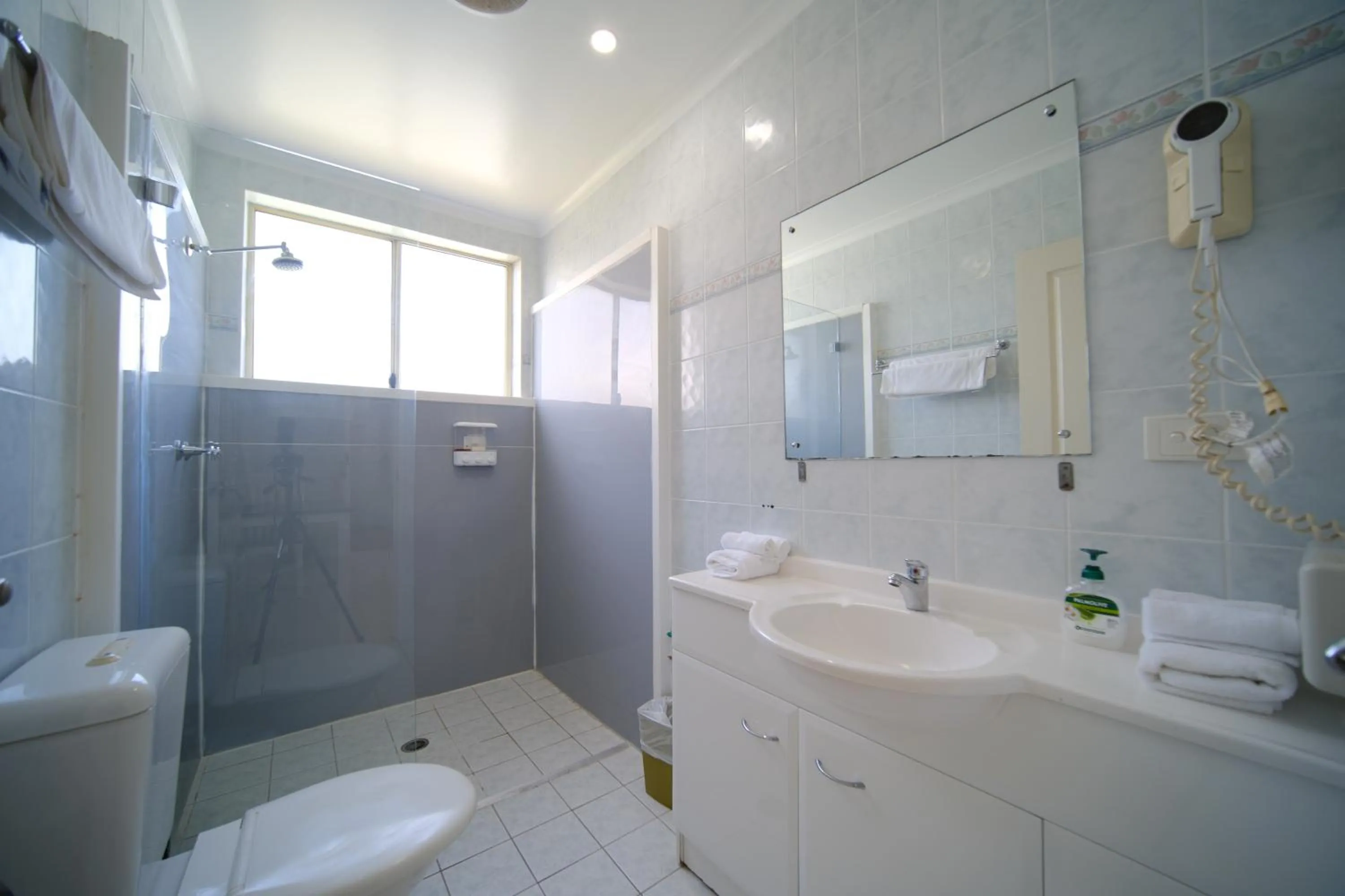 Shower in Golf Place Inn Wollongong