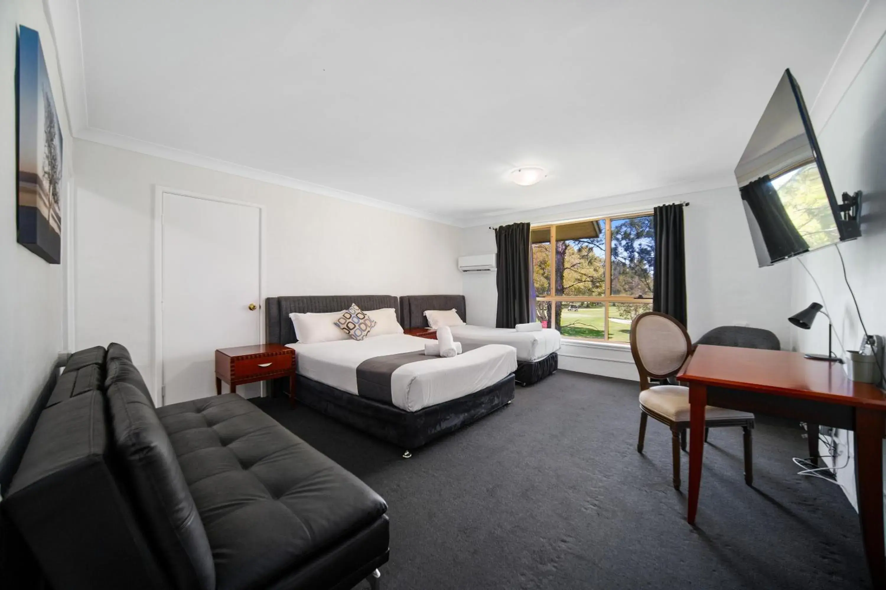 Accessible Queen Single Room in Golf Place Inn Wollongong Accessible Queen Single Room in Golf Place Inn Wollongong