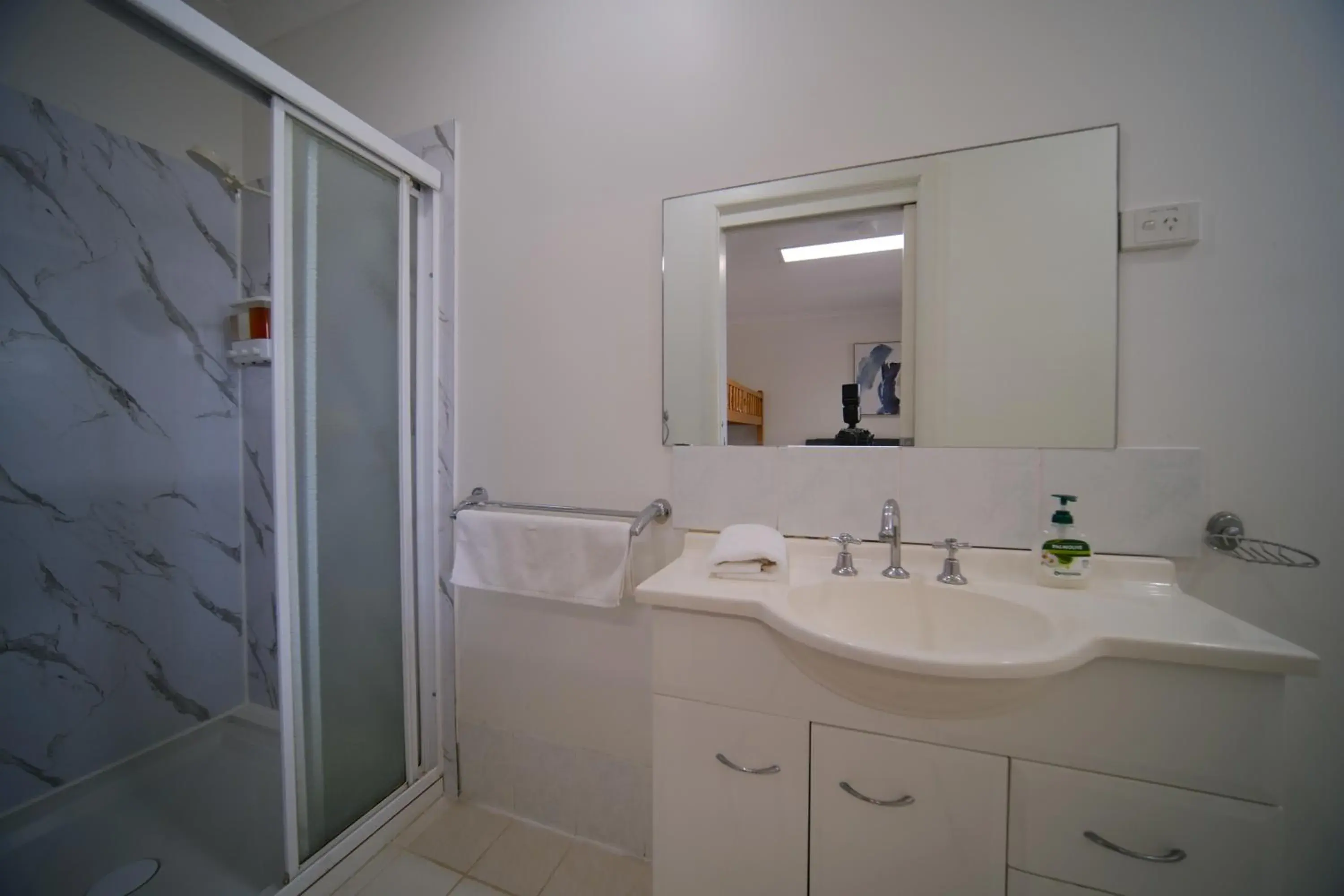 Superior Queen and Single Room - Pet Friendly in Golf Place Inn Wollongong Superior Queen and Single Room - Pet Friendly in Golf Place Inn Wollongong