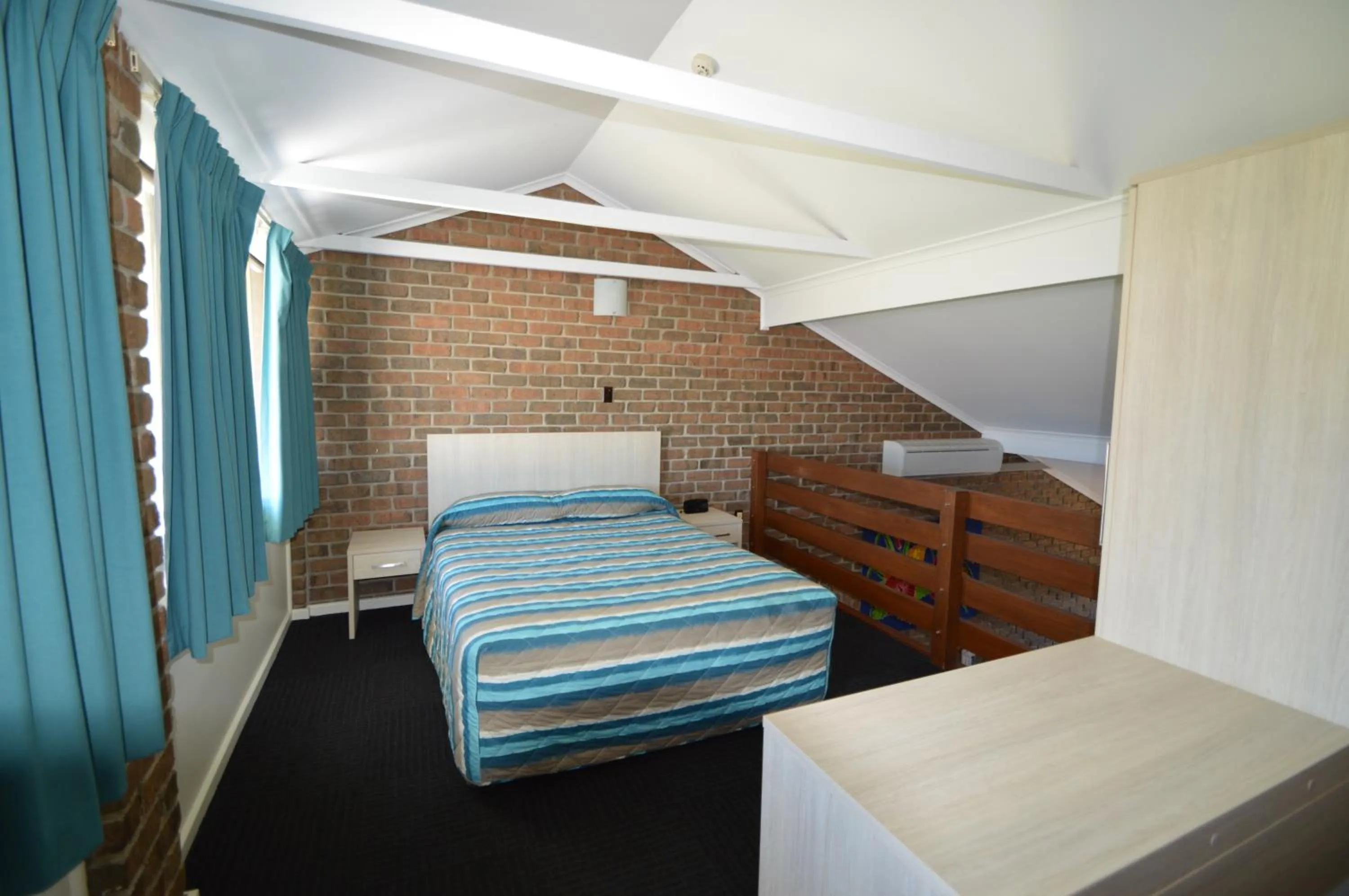 Photo of the whole room, Bed in Marion Motel and Apartments