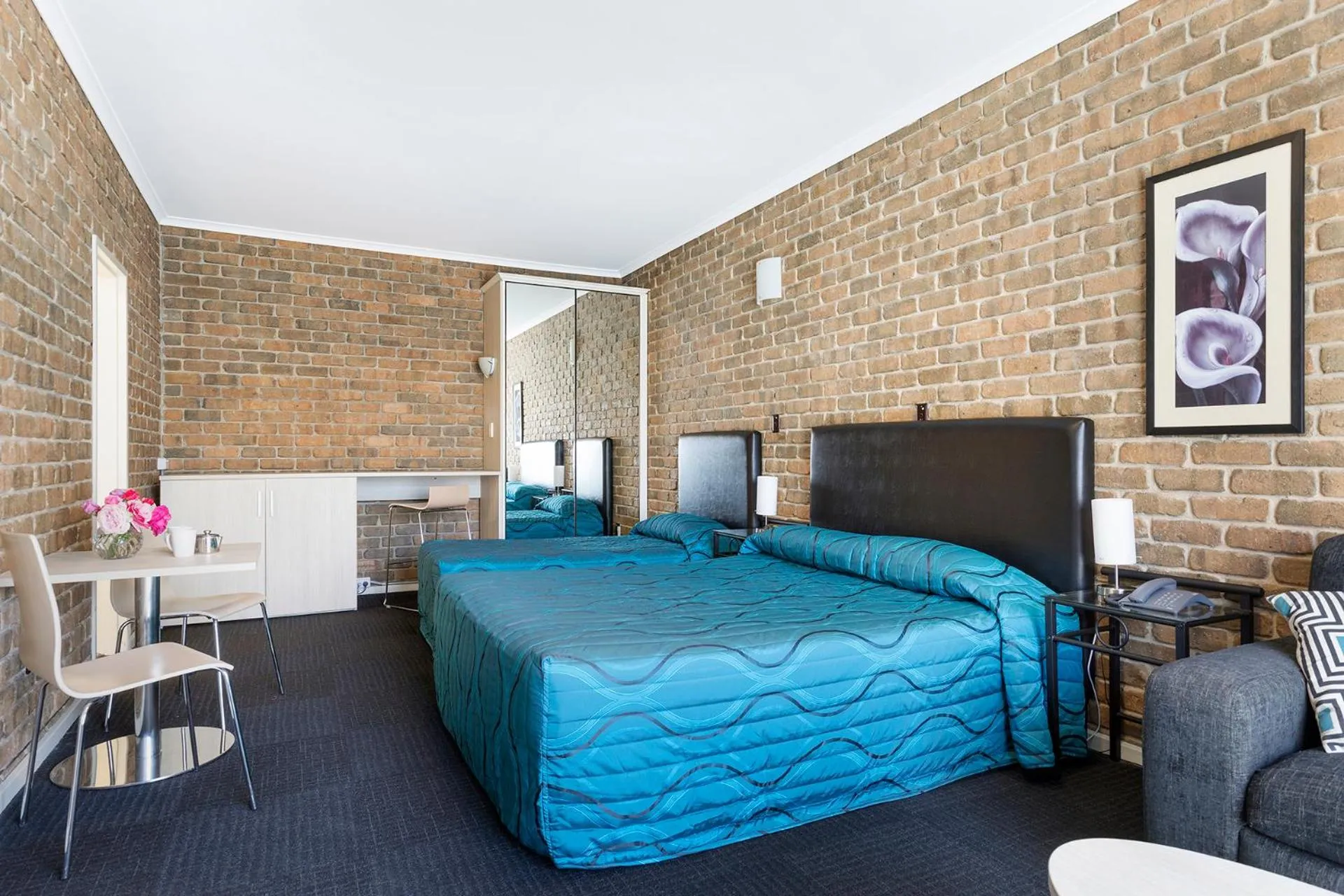 Photo of the whole room, Bed in Marion Motel and Apartments