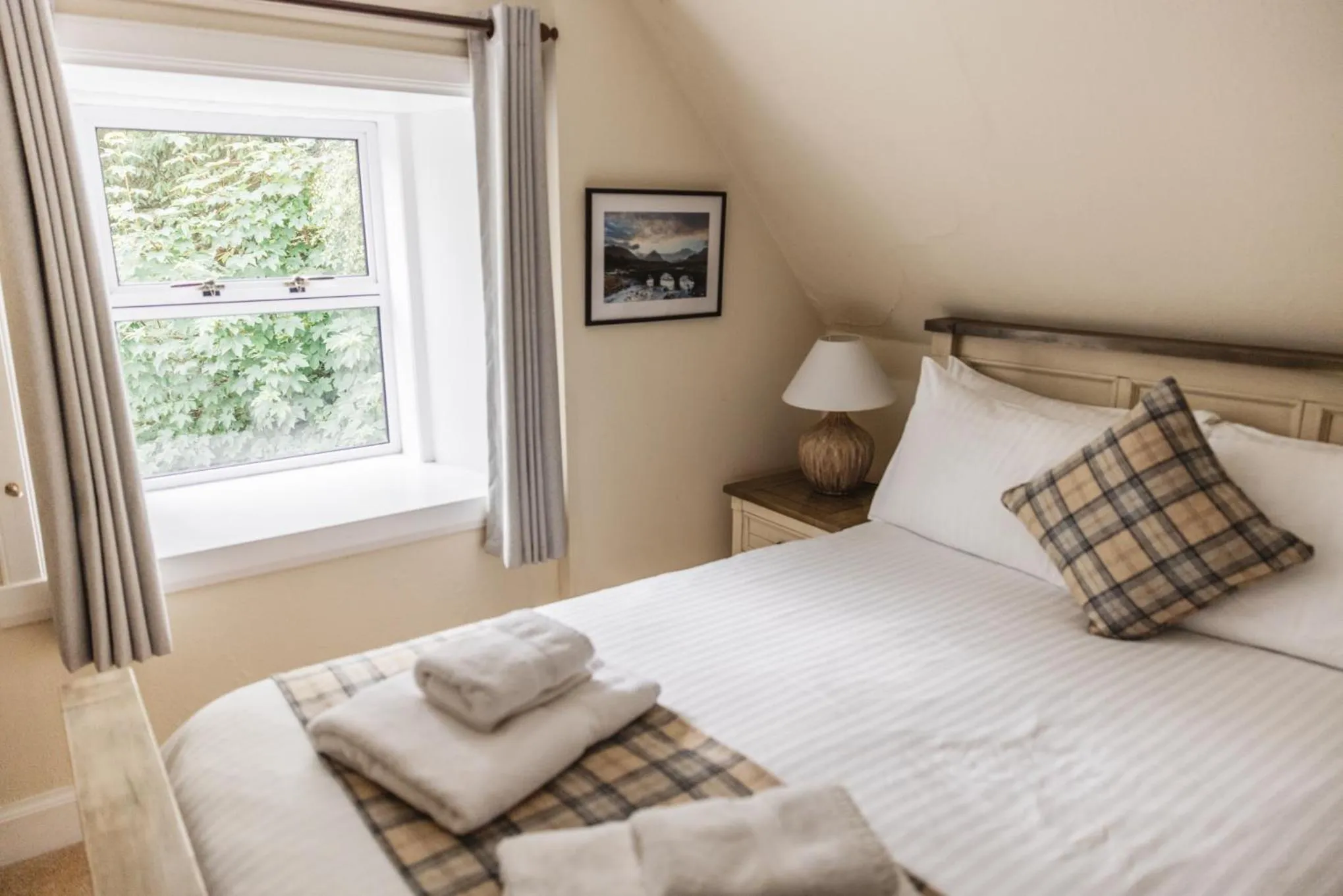 Bed in Greshornish House Hotel