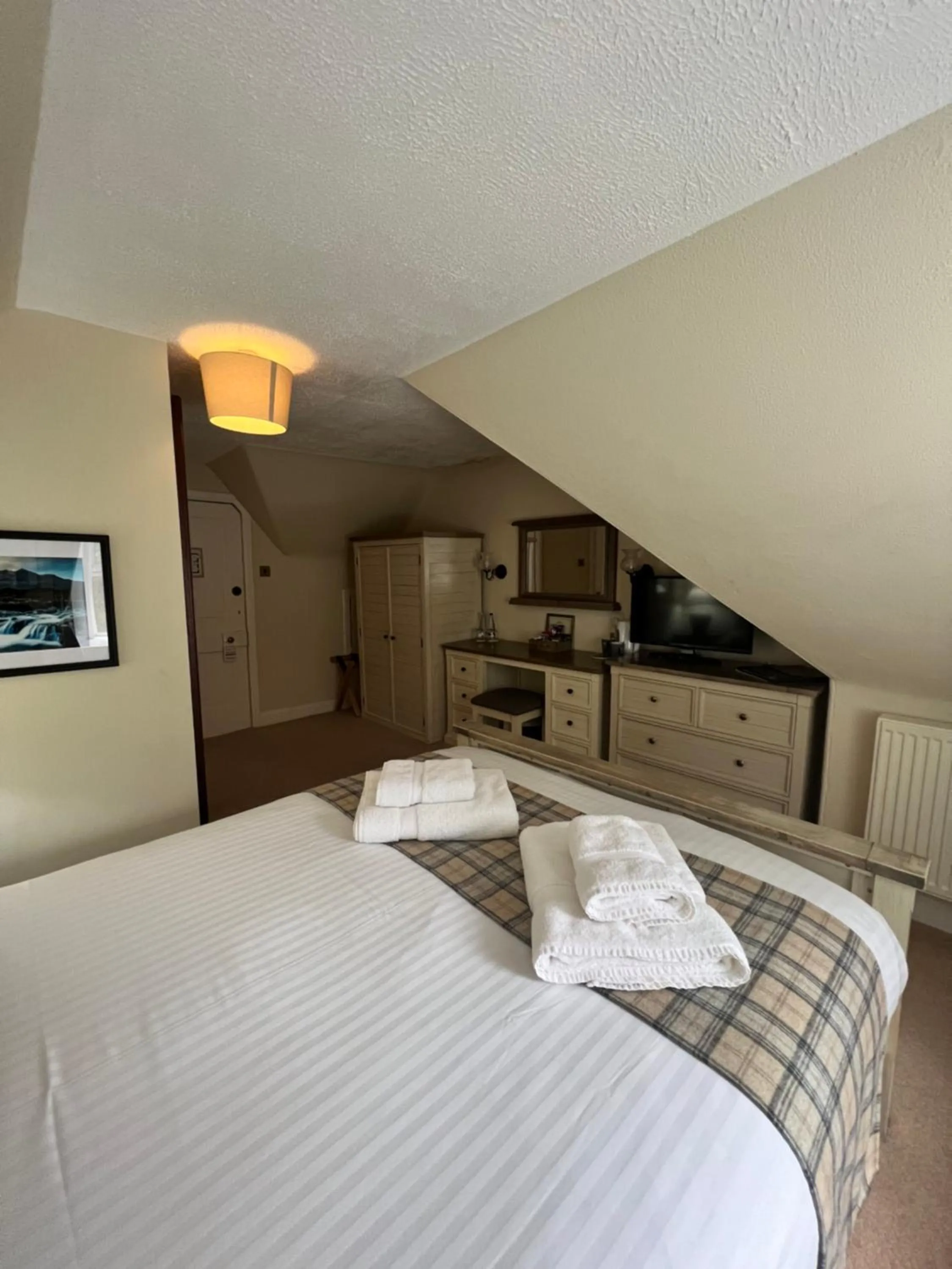 Bed in Greshornish House Hotel