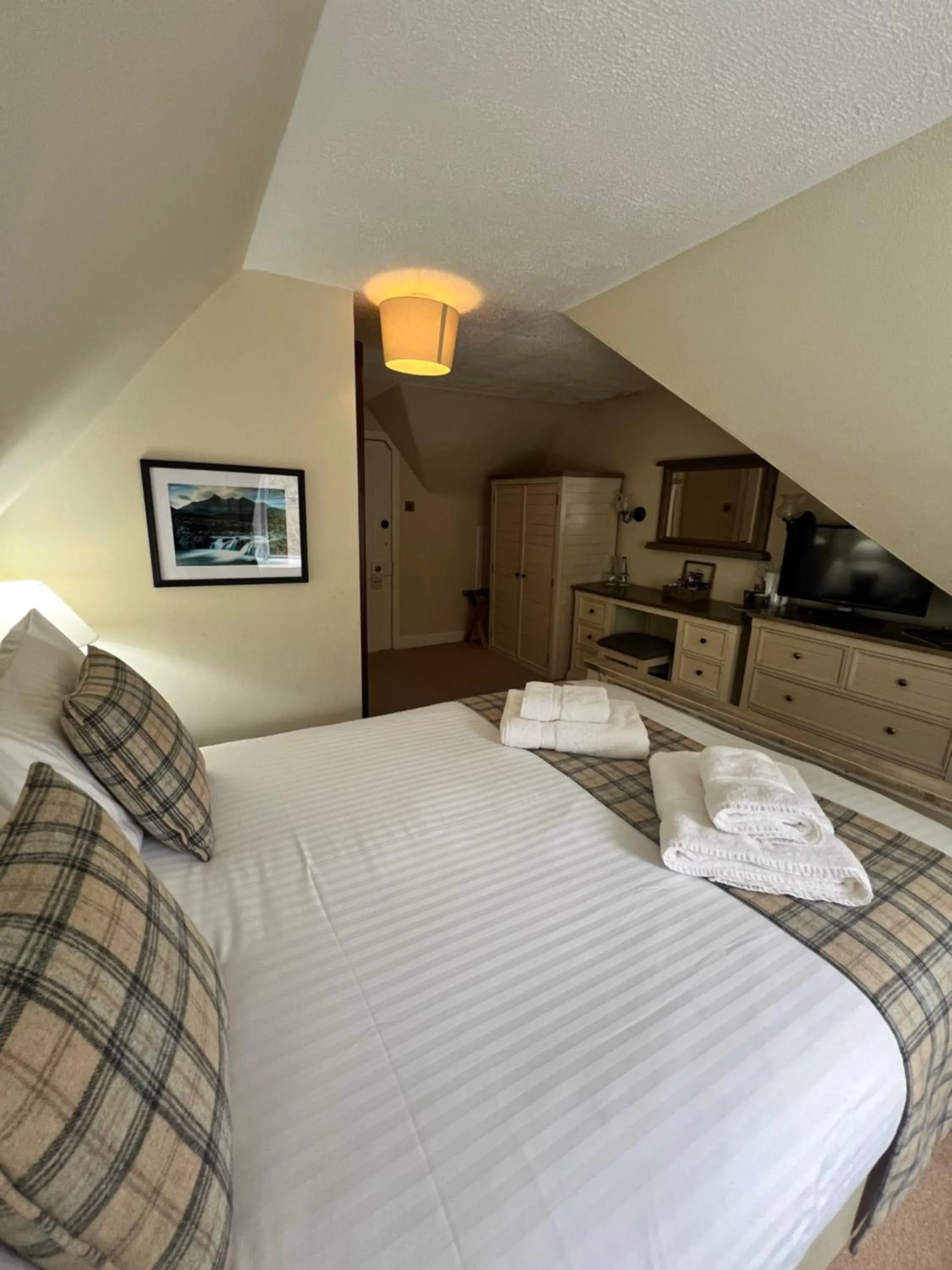 Bed in Greshornish House Hotel