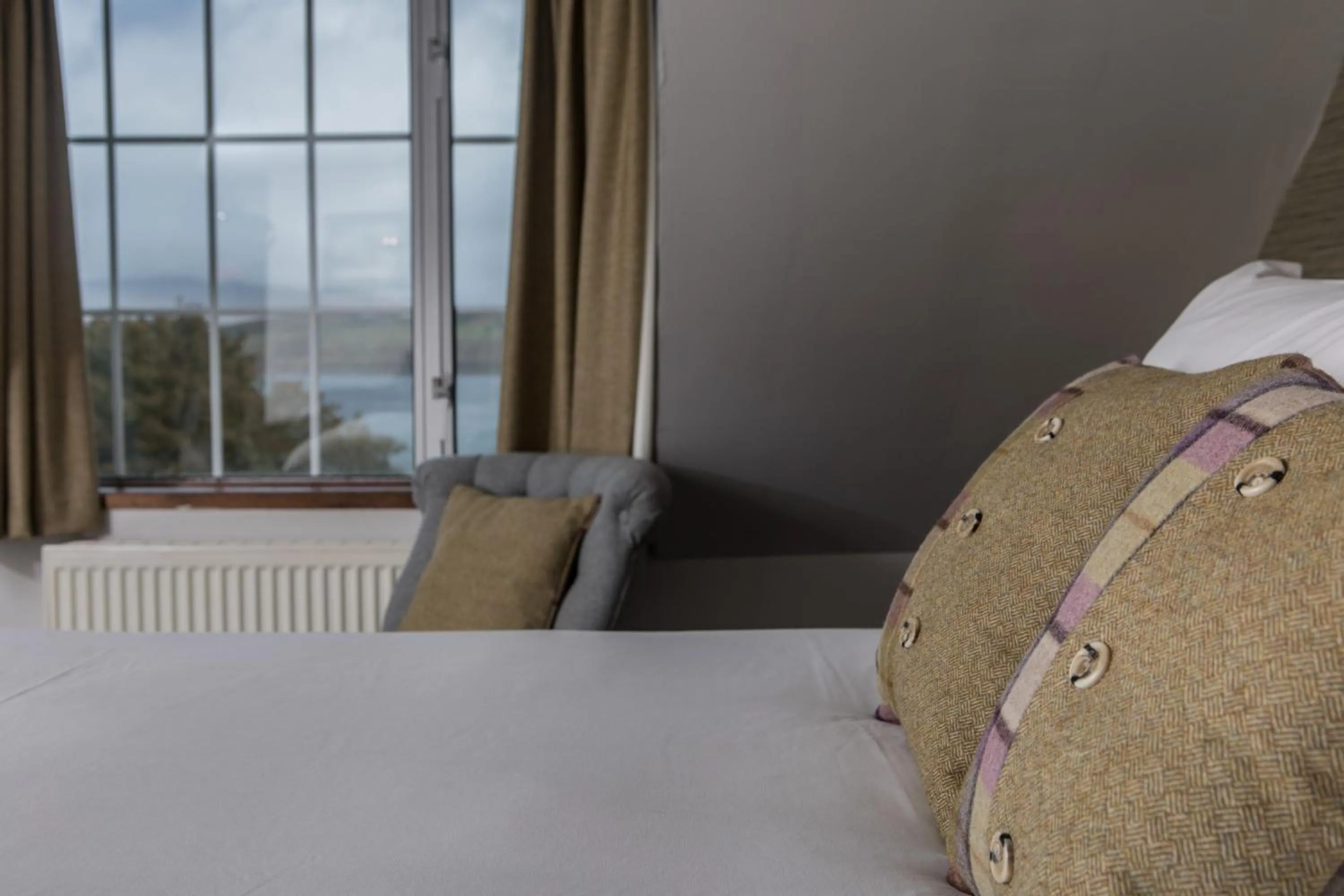 Shower, Bed in Greshornish House Hotel