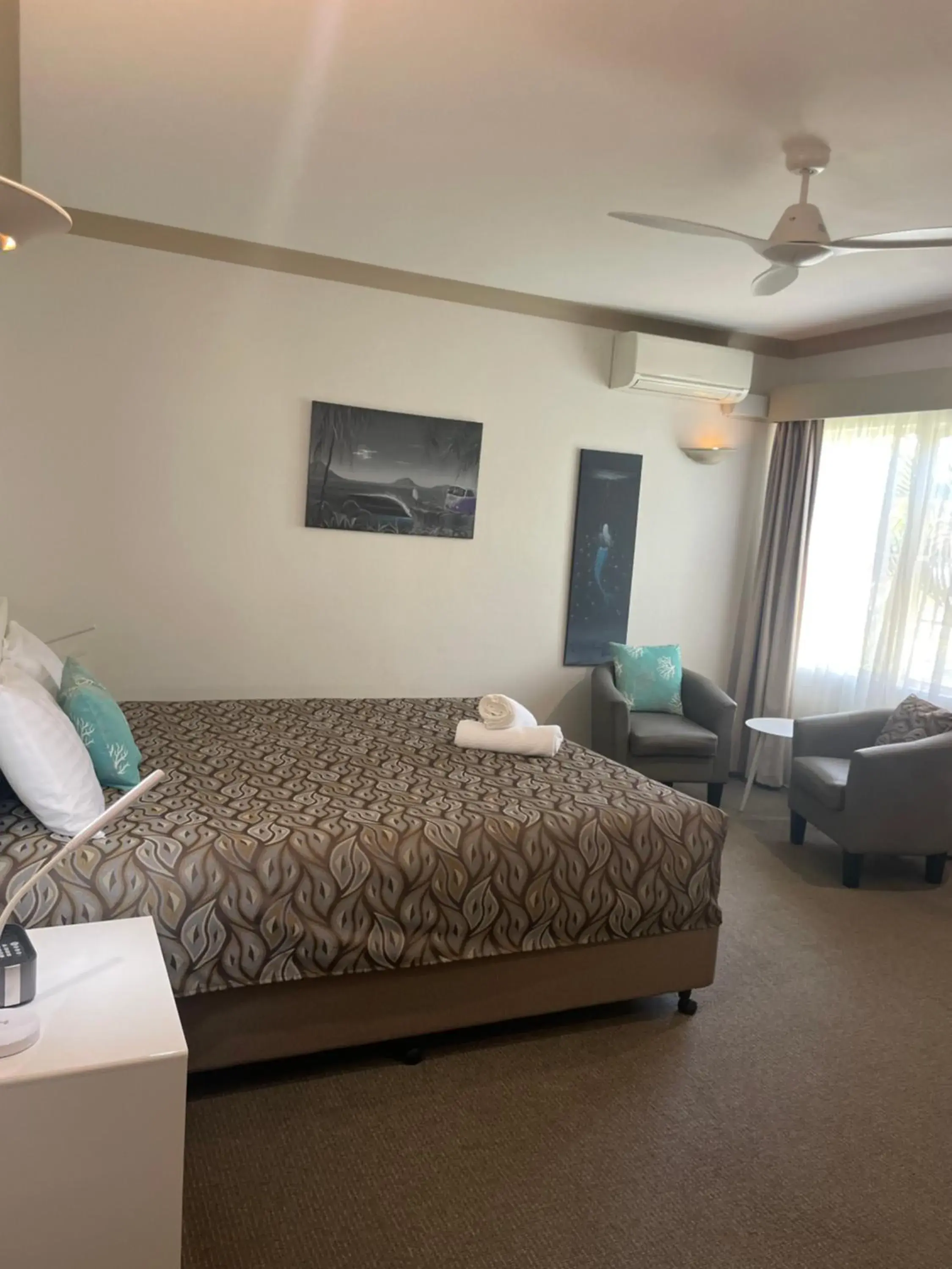Deluxe King Room in Oasis Inn Ulladulla - Welcoming Guests 18 Years and Older Deluxe King Room in Oasis Inn Ulladulla - Welcoming Guests 18 Years and Older