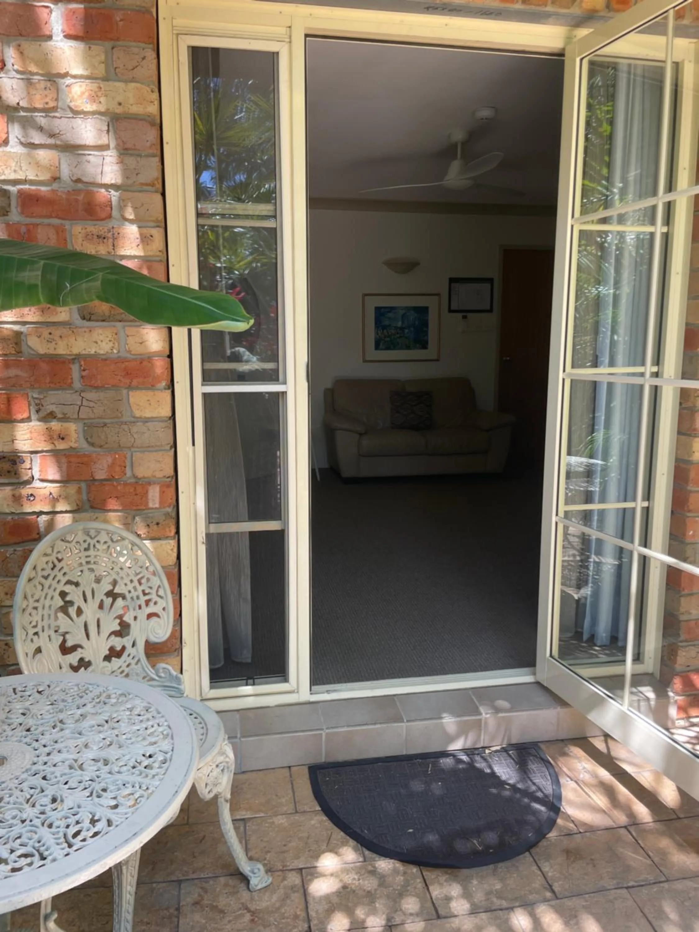 Property building in Oasis Inn Ulladulla - Welcoming Guests 18 Years and Older