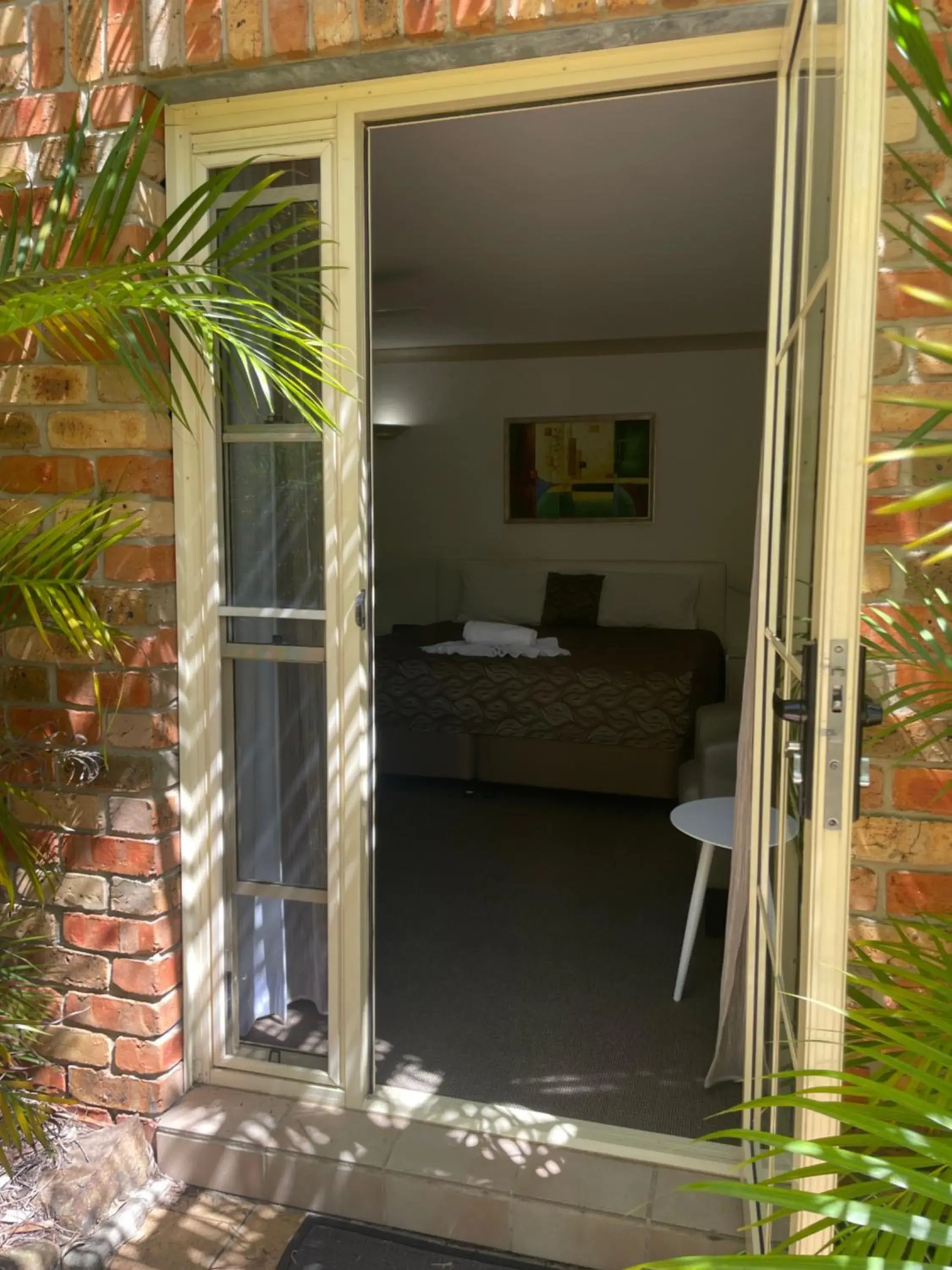 Superior King Room in Oasis Inn Ulladulla - Welcoming Guests 18 Years and Older Superior King Room in Oasis Inn Ulladulla - Welcoming Guests 18 Years and Older