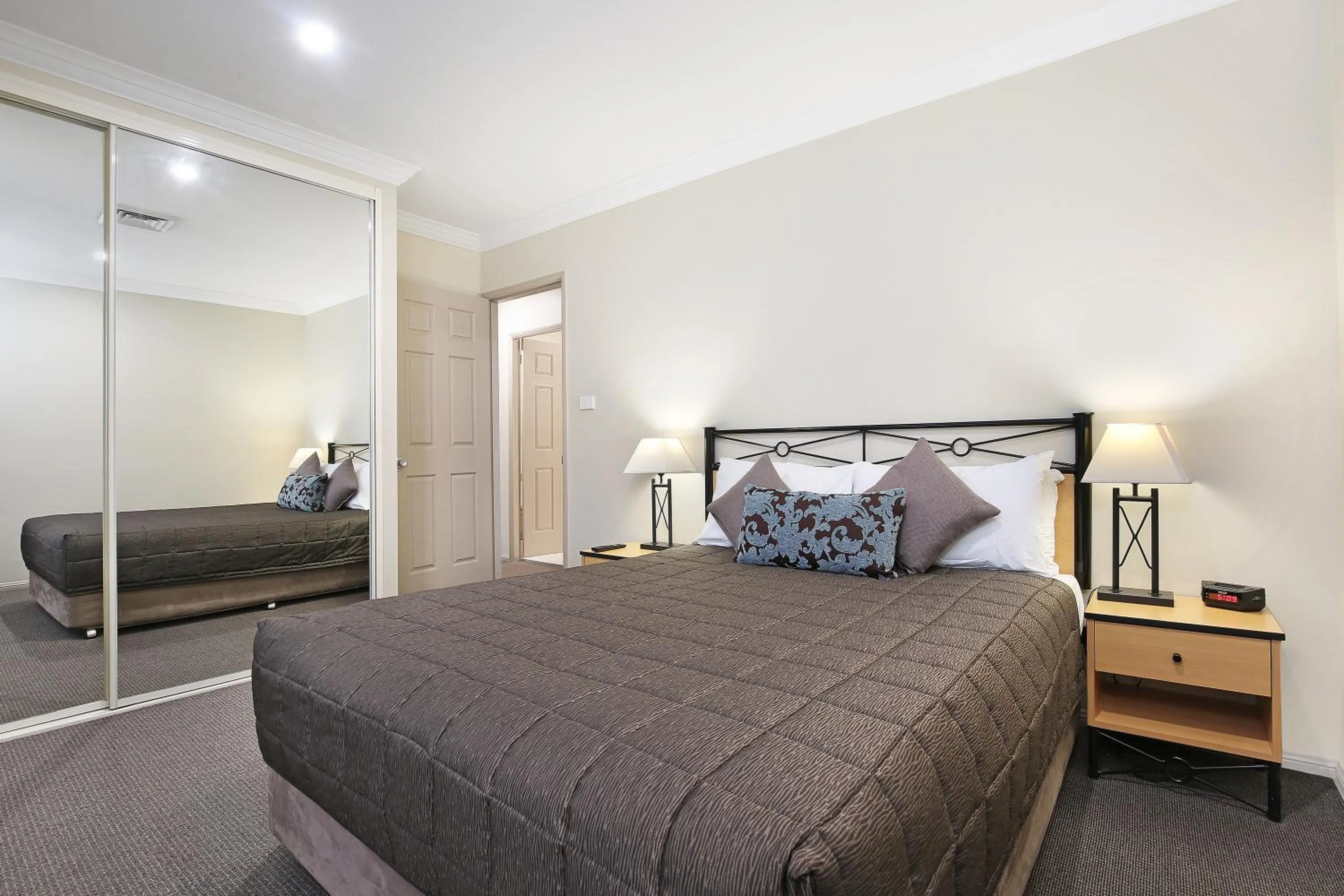 Photo of the whole room, Bed in Wollongong Serviced Apartments