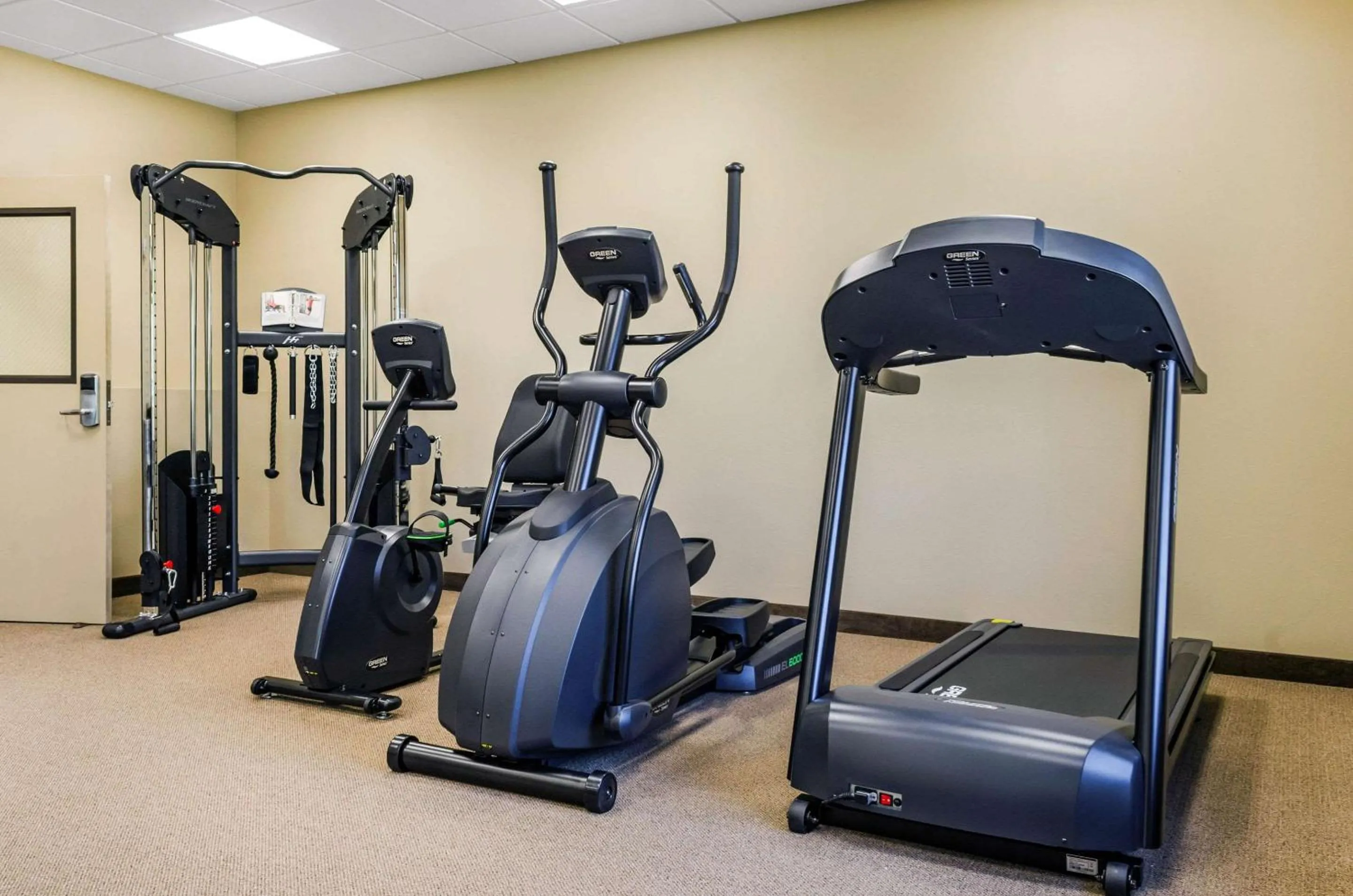Fitness centre/facilities in MainStay Suites Hackberry Sportsman's Lodge