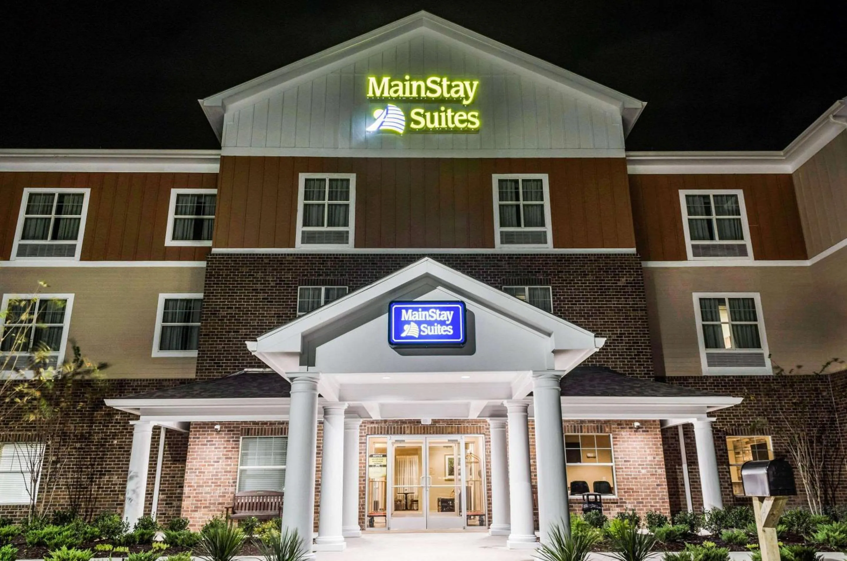 Property building in MainStay Suites Hackberry Sportsman's Lodge