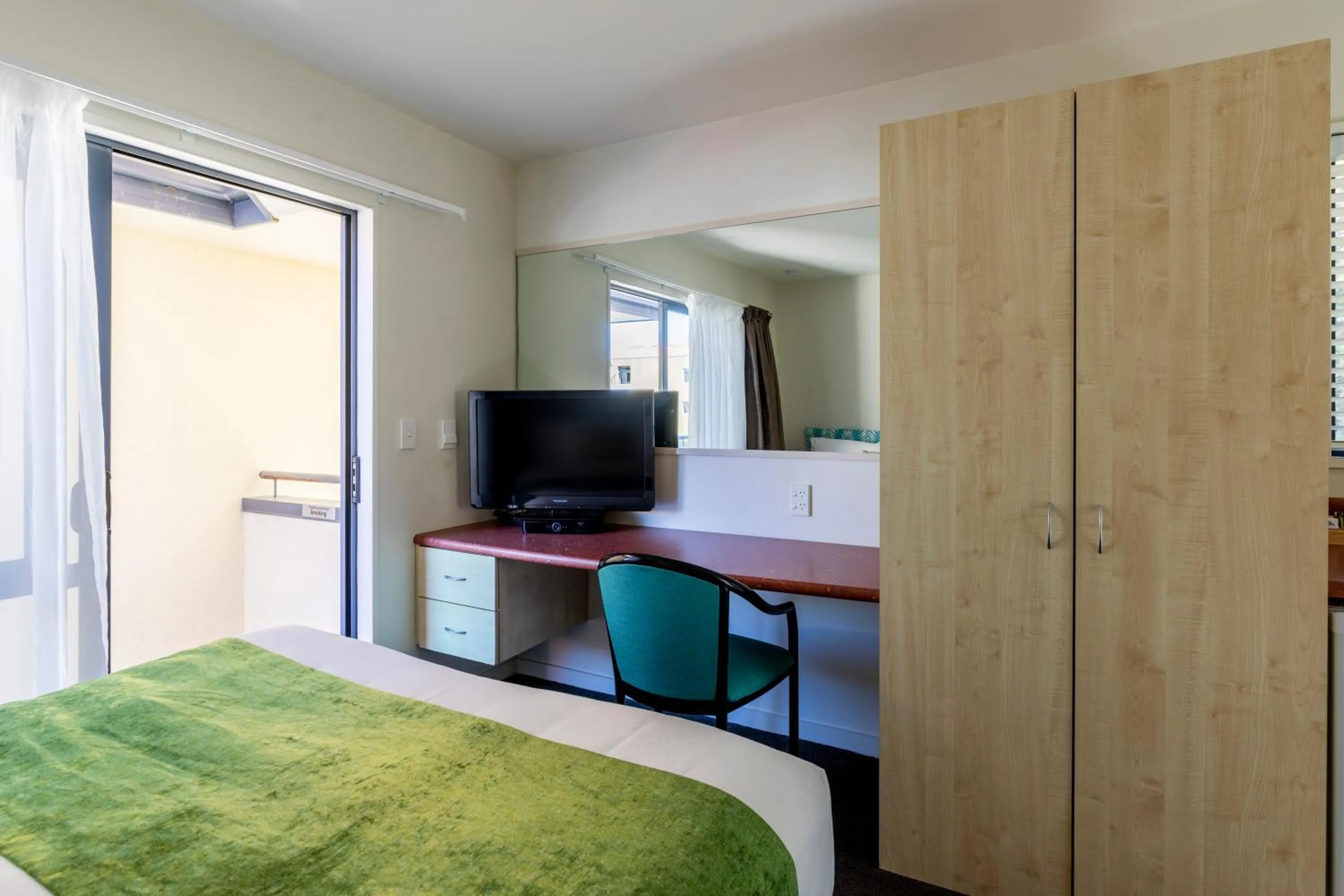 wardrobe, Bed in Bella Vista Motel Wellington