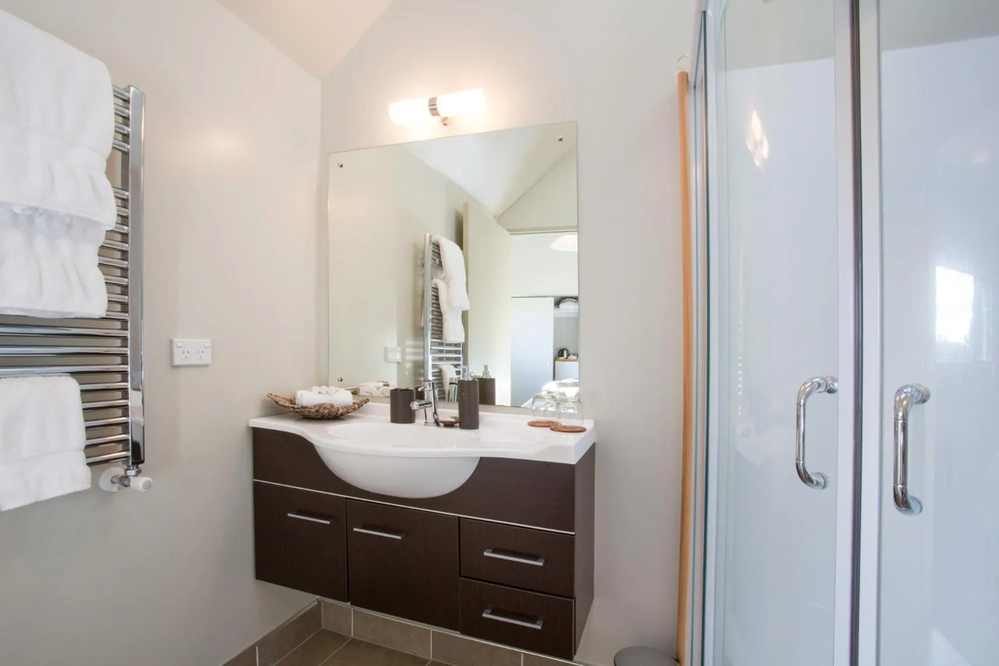 Bathroom in Manuka Lodge B&B