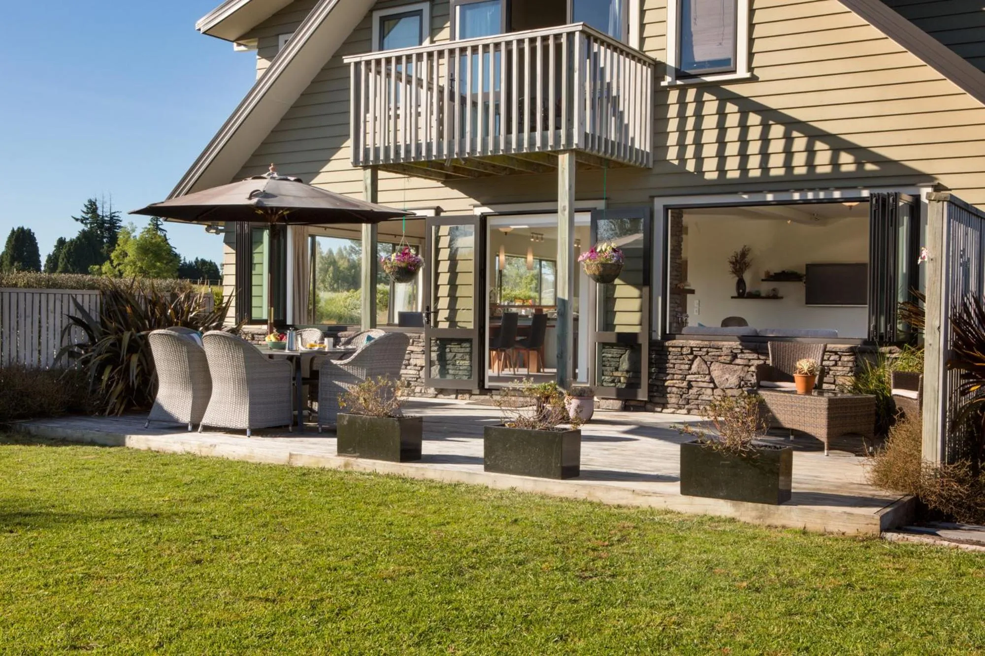 Patio in Manuka Lodge B&B