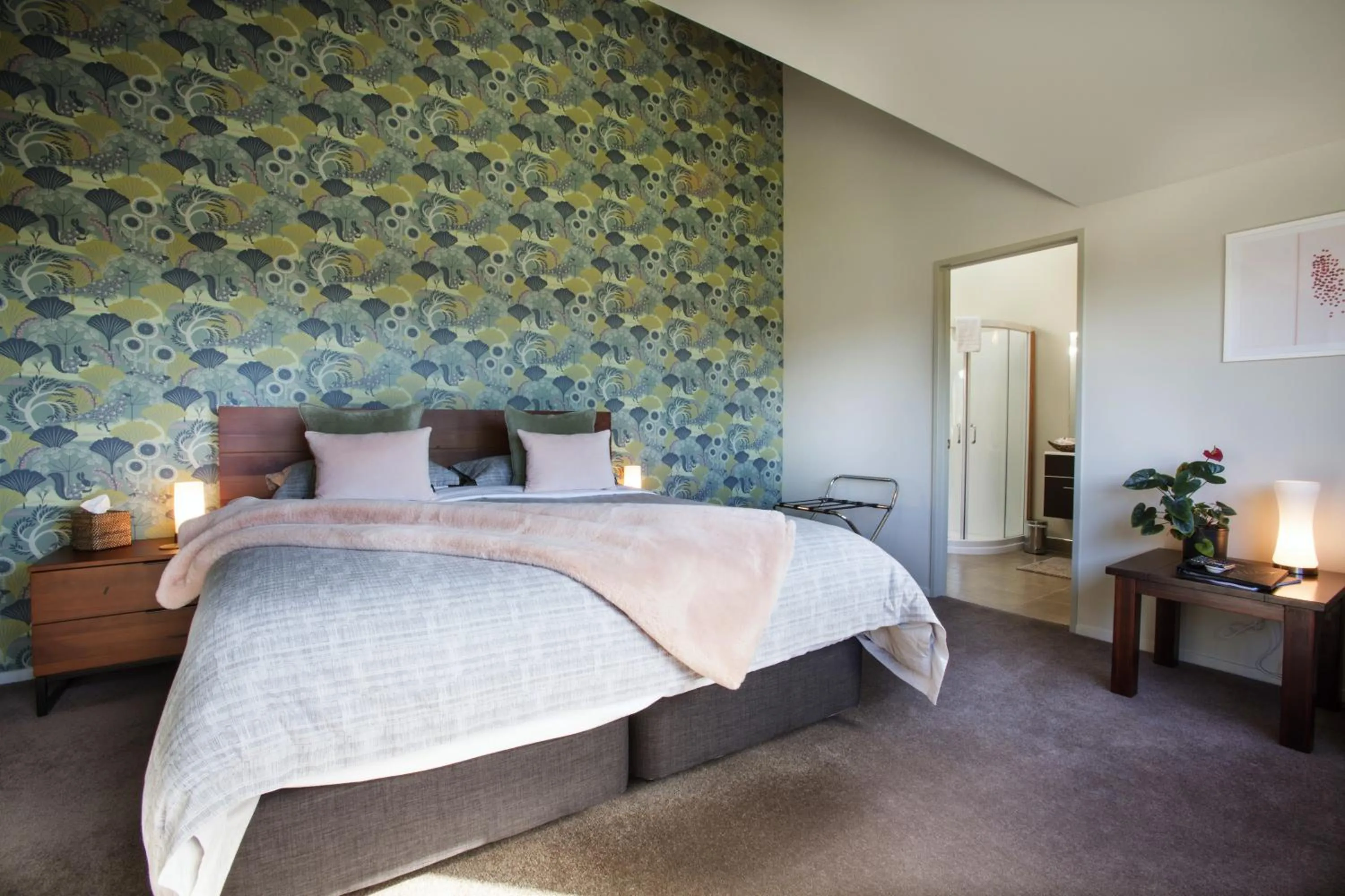 Bedroom, Bed in Manuka Lodge B&B