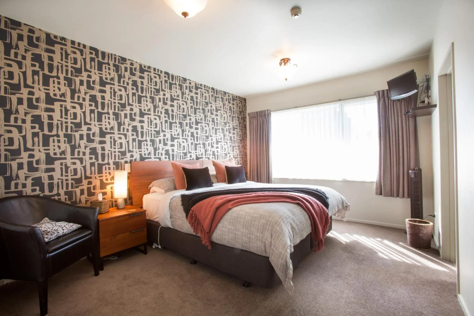 Bedroom, Bed in Manuka Lodge B&B