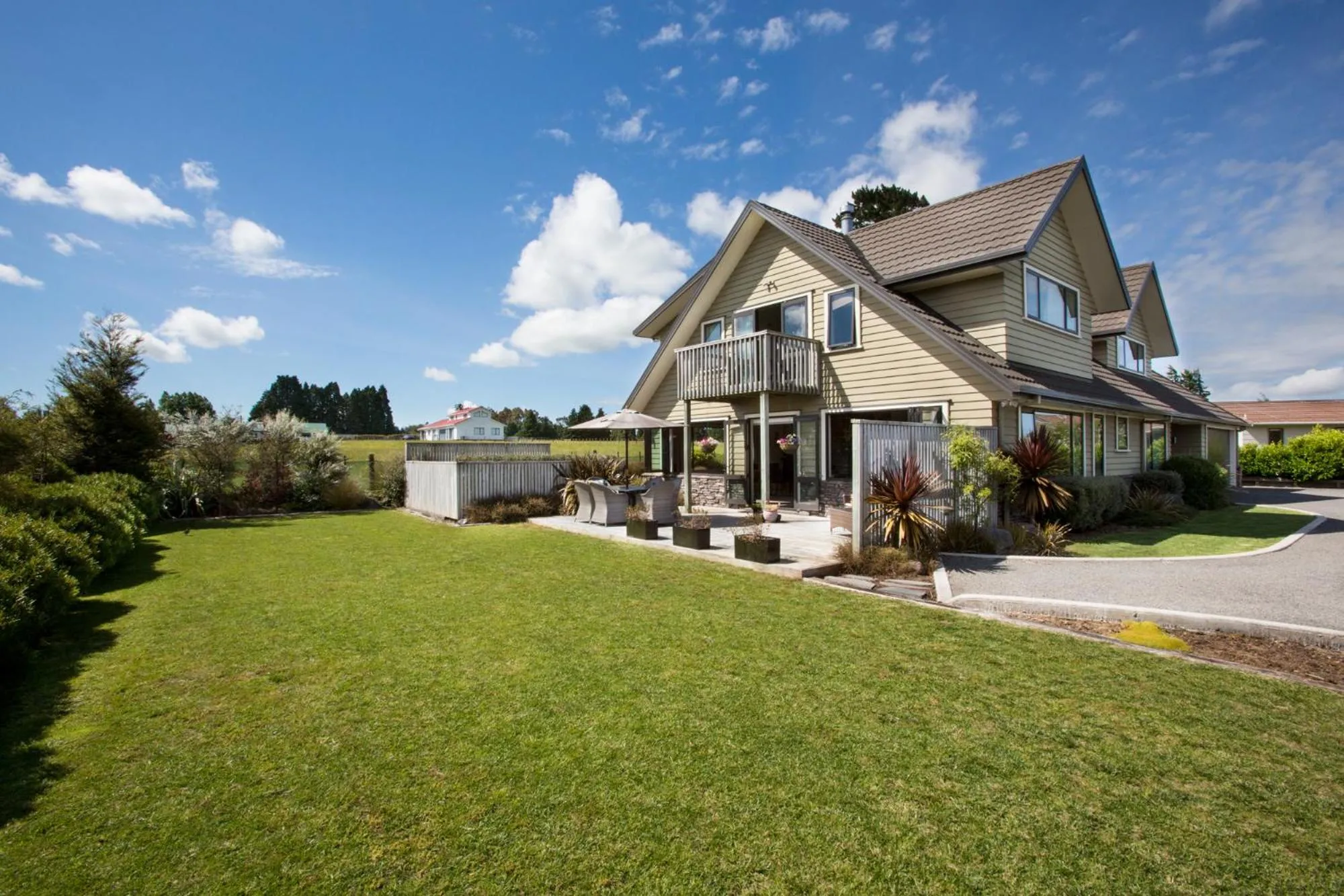 Property building in Manuka Lodge B&B