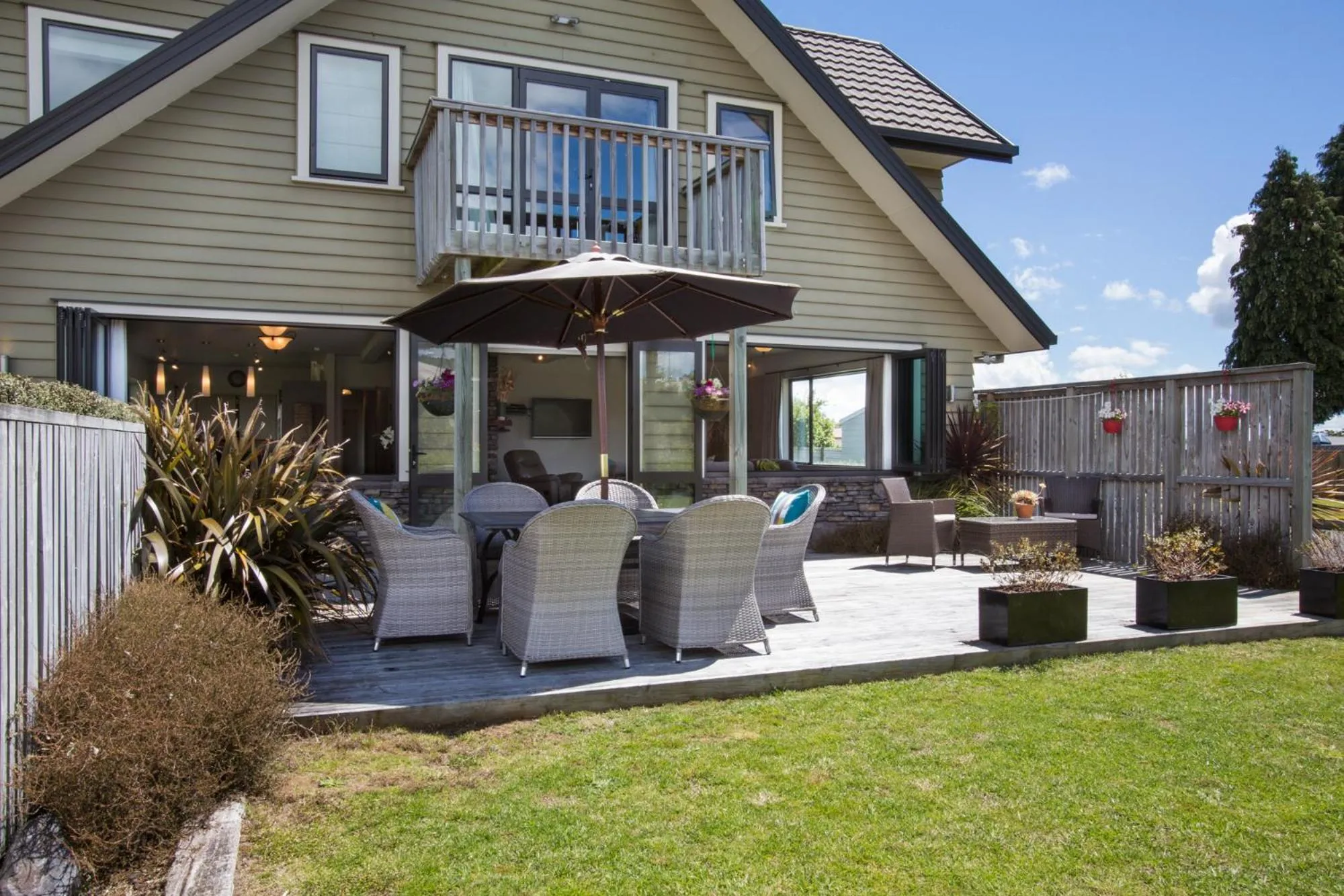 Patio in Manuka Lodge B&B