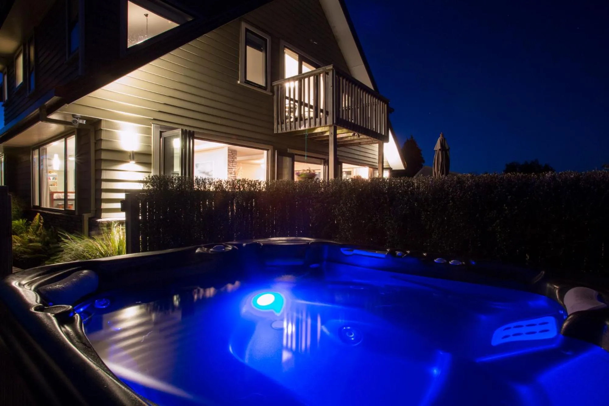 Night in Manuka Lodge B&B