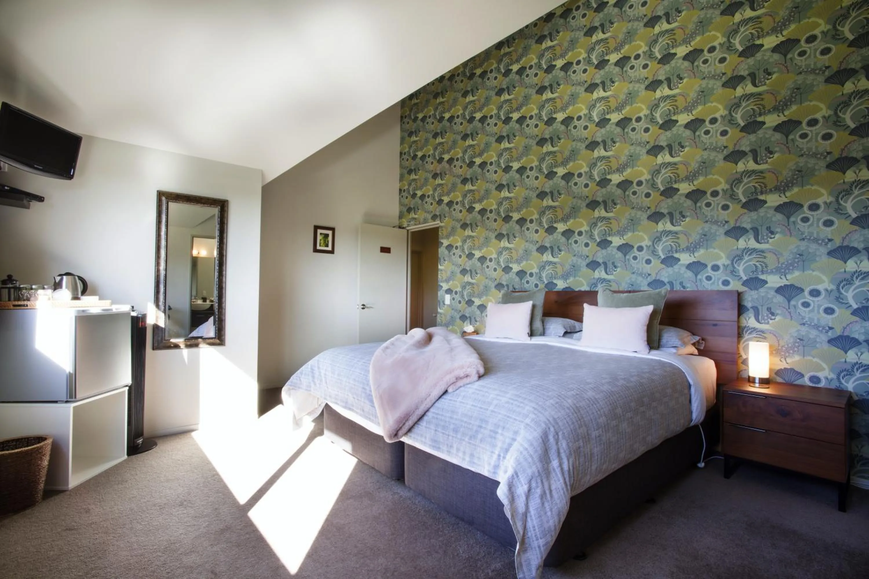 Bedroom, Bed in Manuka Lodge B&B