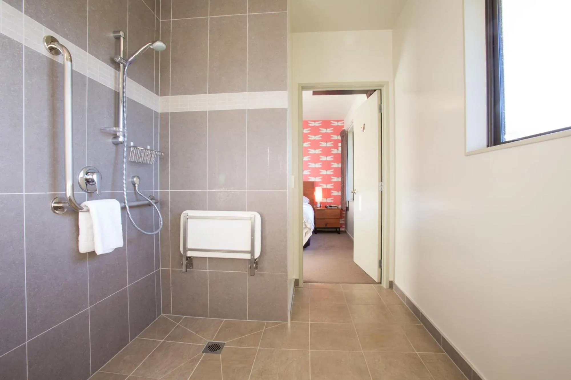 Shower in Manuka Lodge B&B