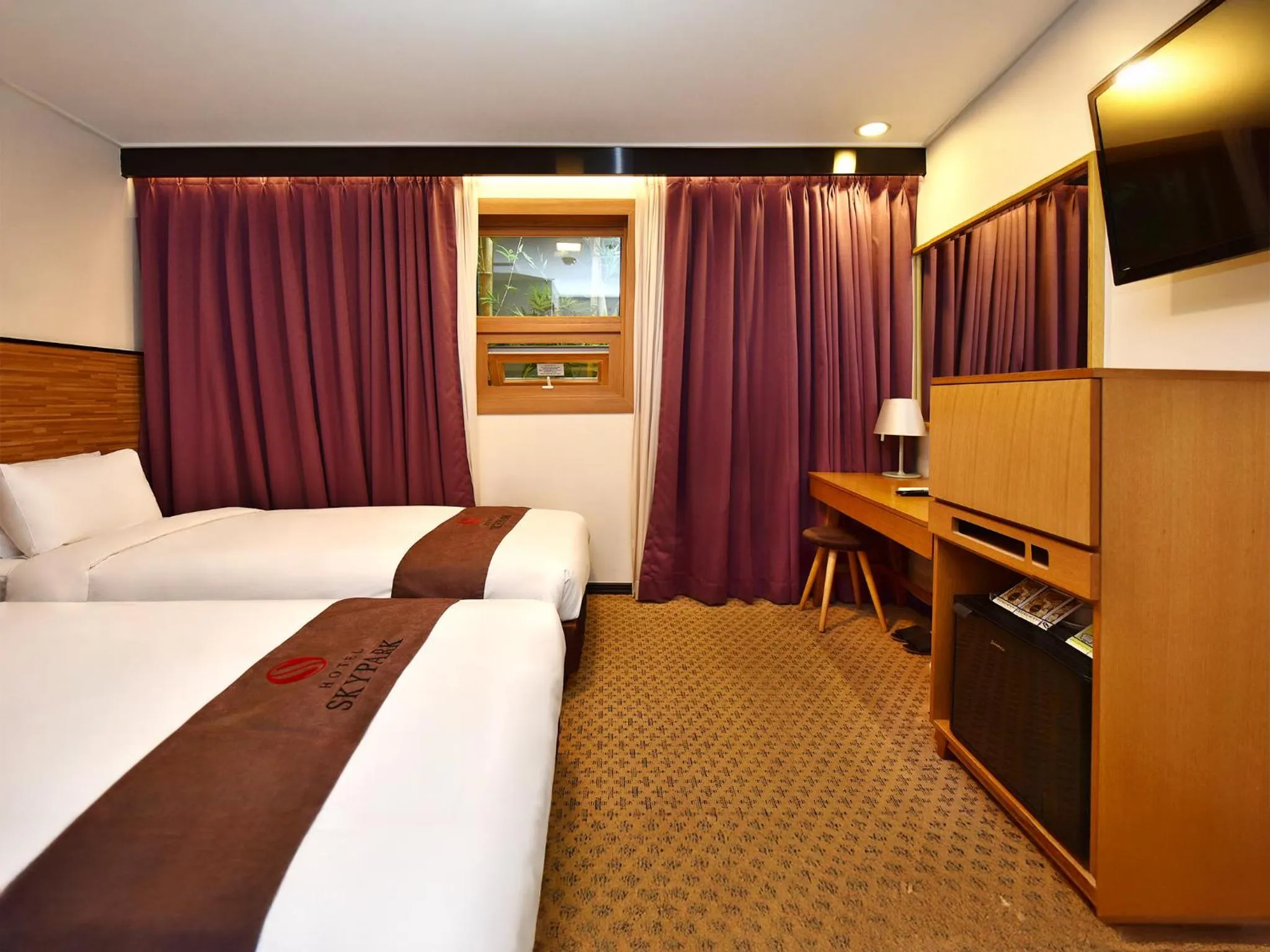 Bed in Hotel Skypark Myeongdong 1