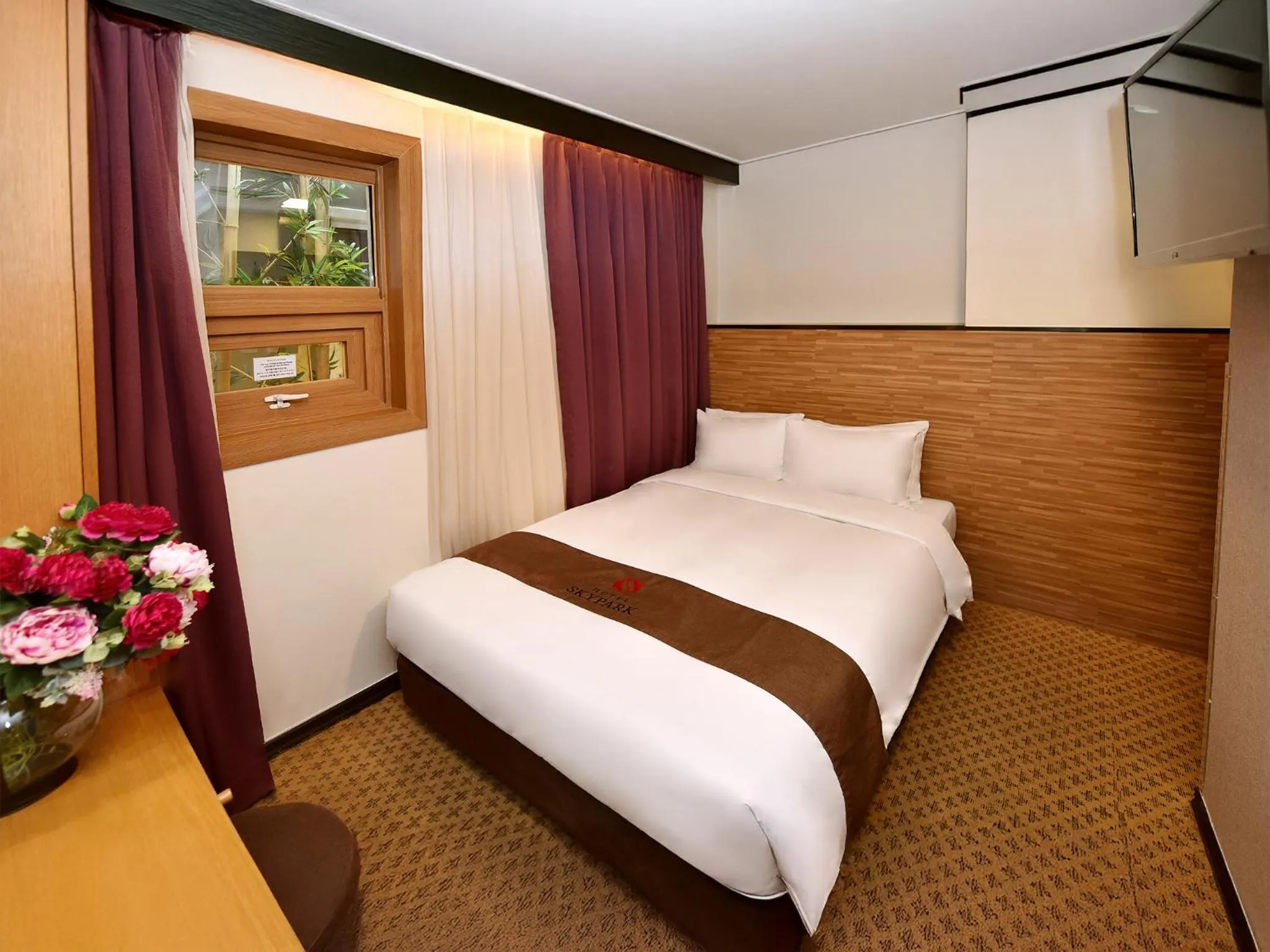 Bed in Hotel Skypark Myeongdong 1