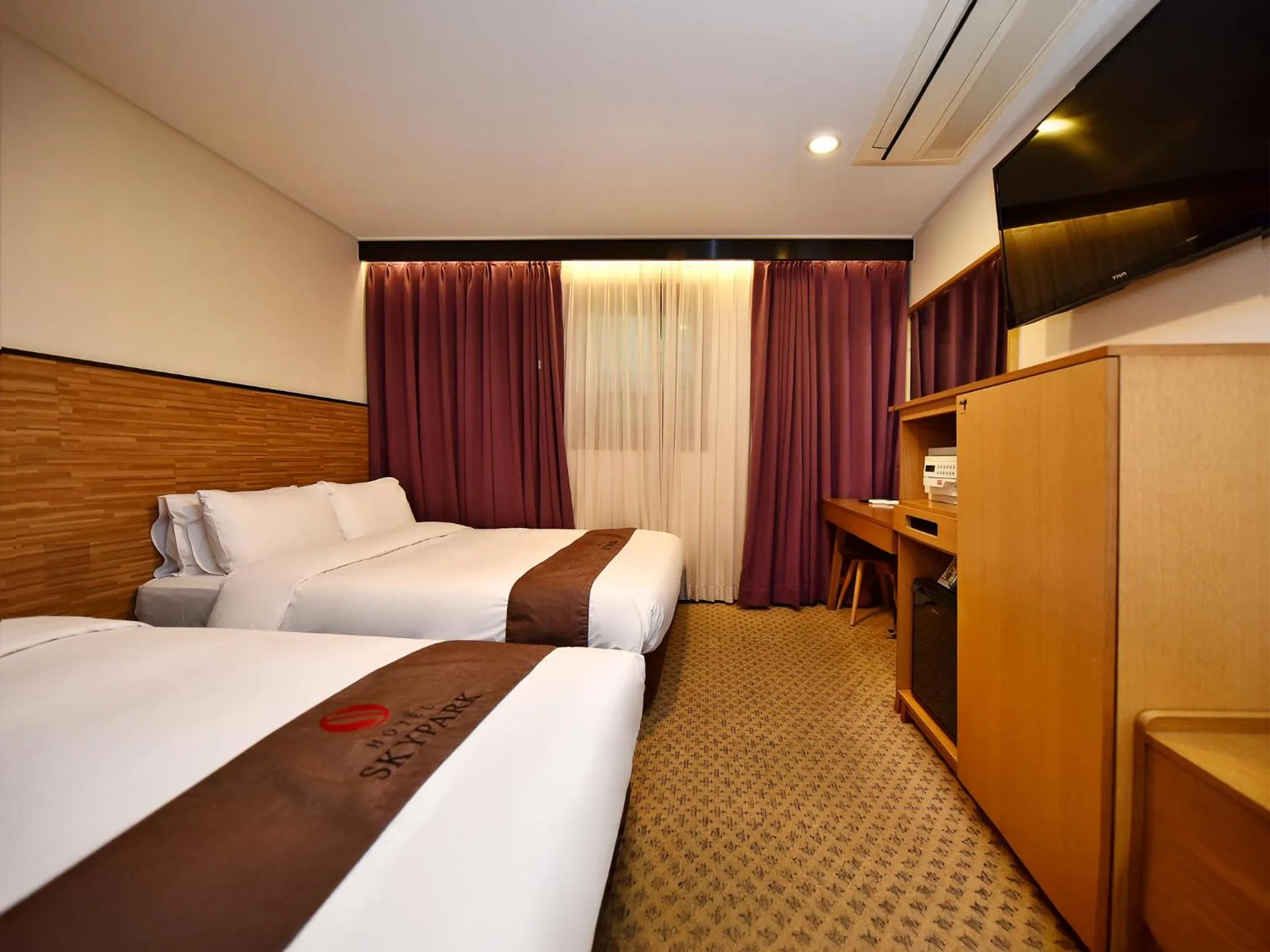 Bed in Hotel Skypark Myeongdong 1