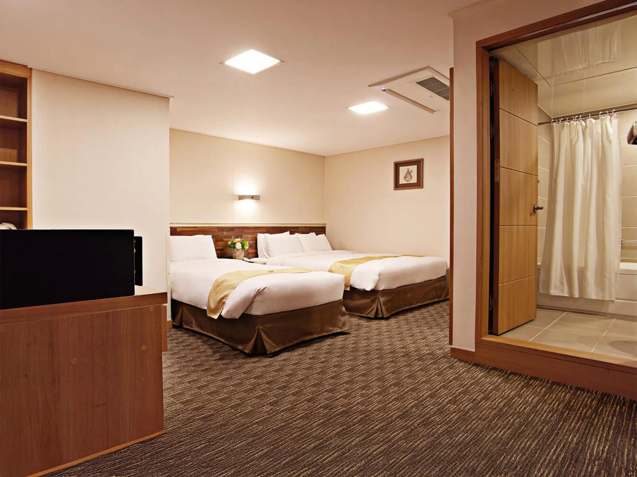 Bed in Hotel Skypark Myeongdong 1