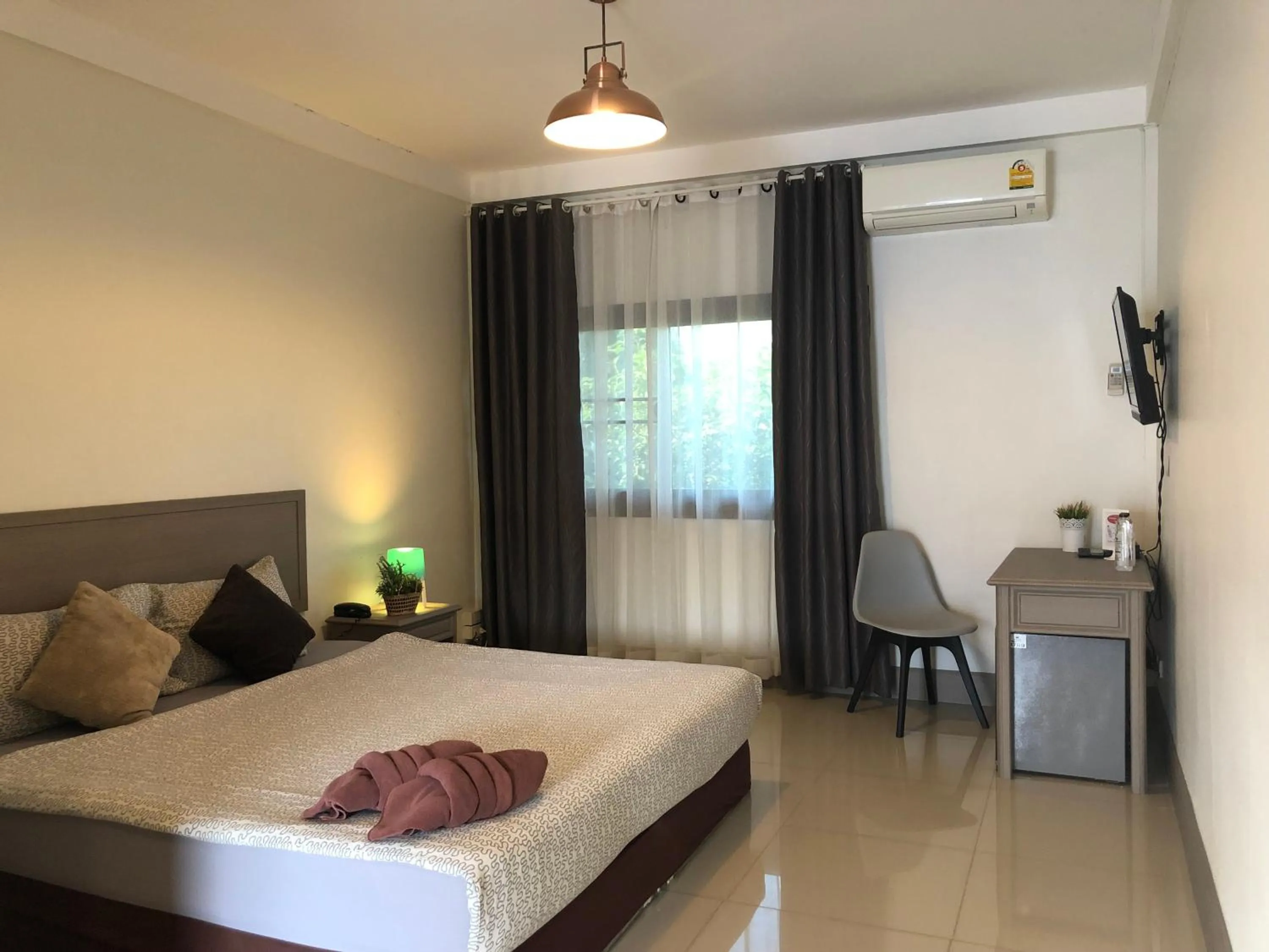 Photo of the whole room, Bed in Ayothaya Hotel