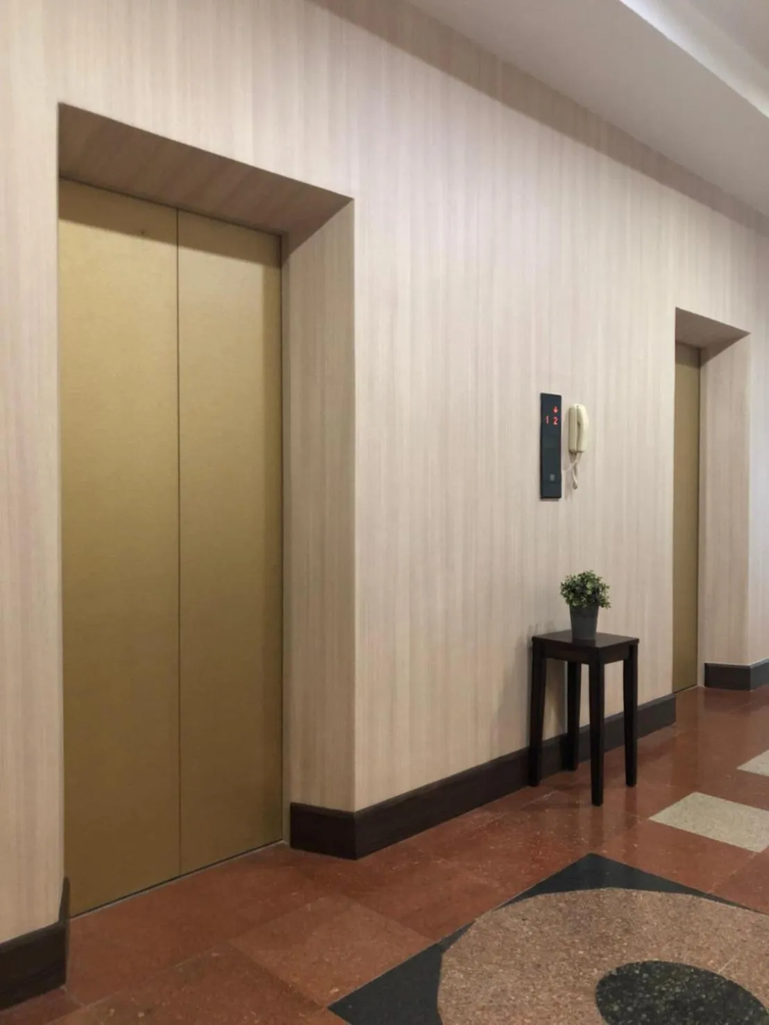 elevator in Ayothaya Hotel