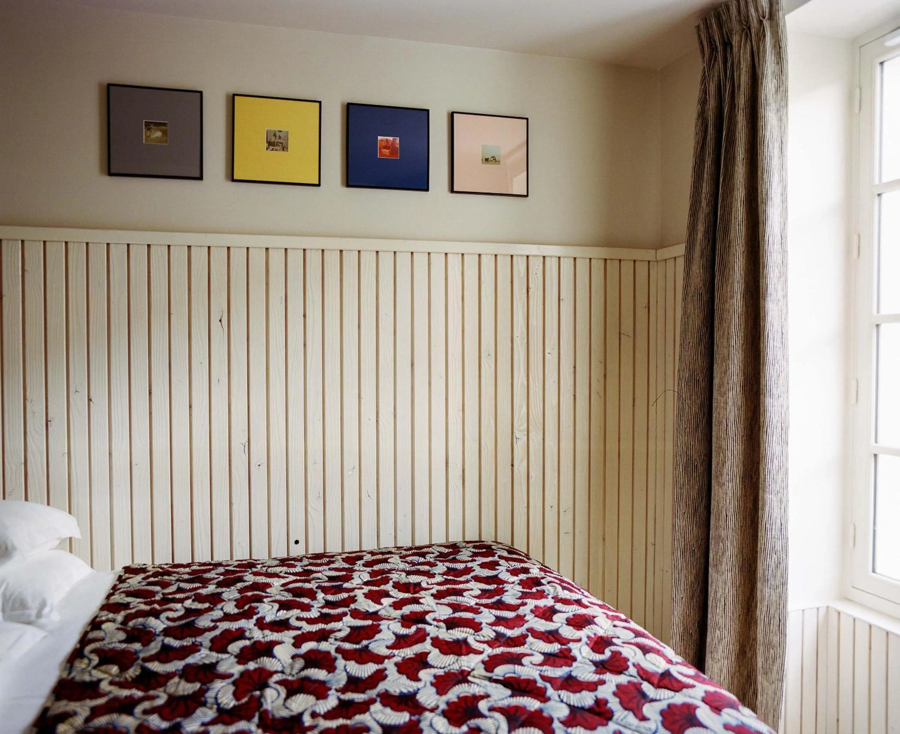 Bed in Hotel Habituel