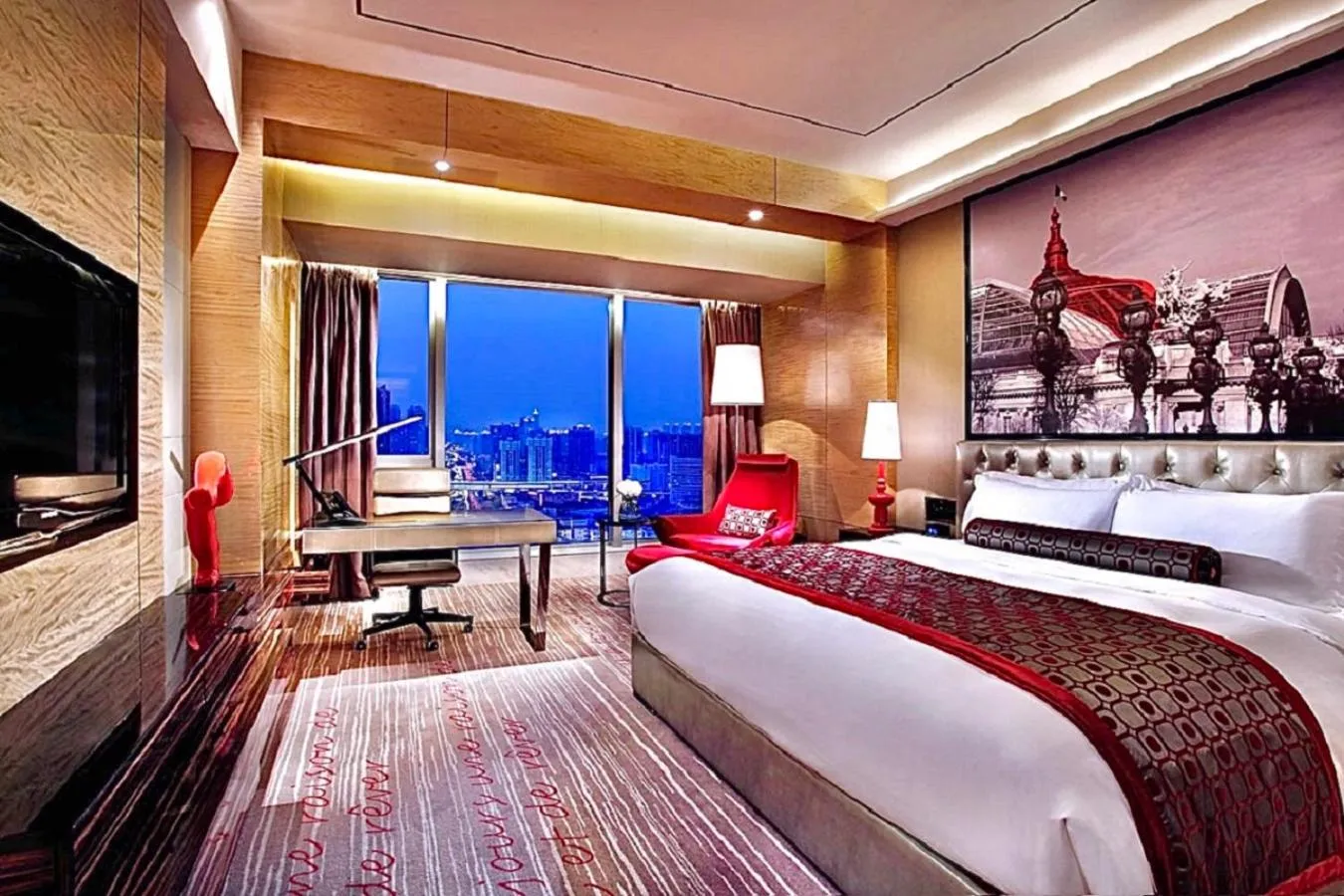 Bed in Sofitel Guangzhou Sunrich