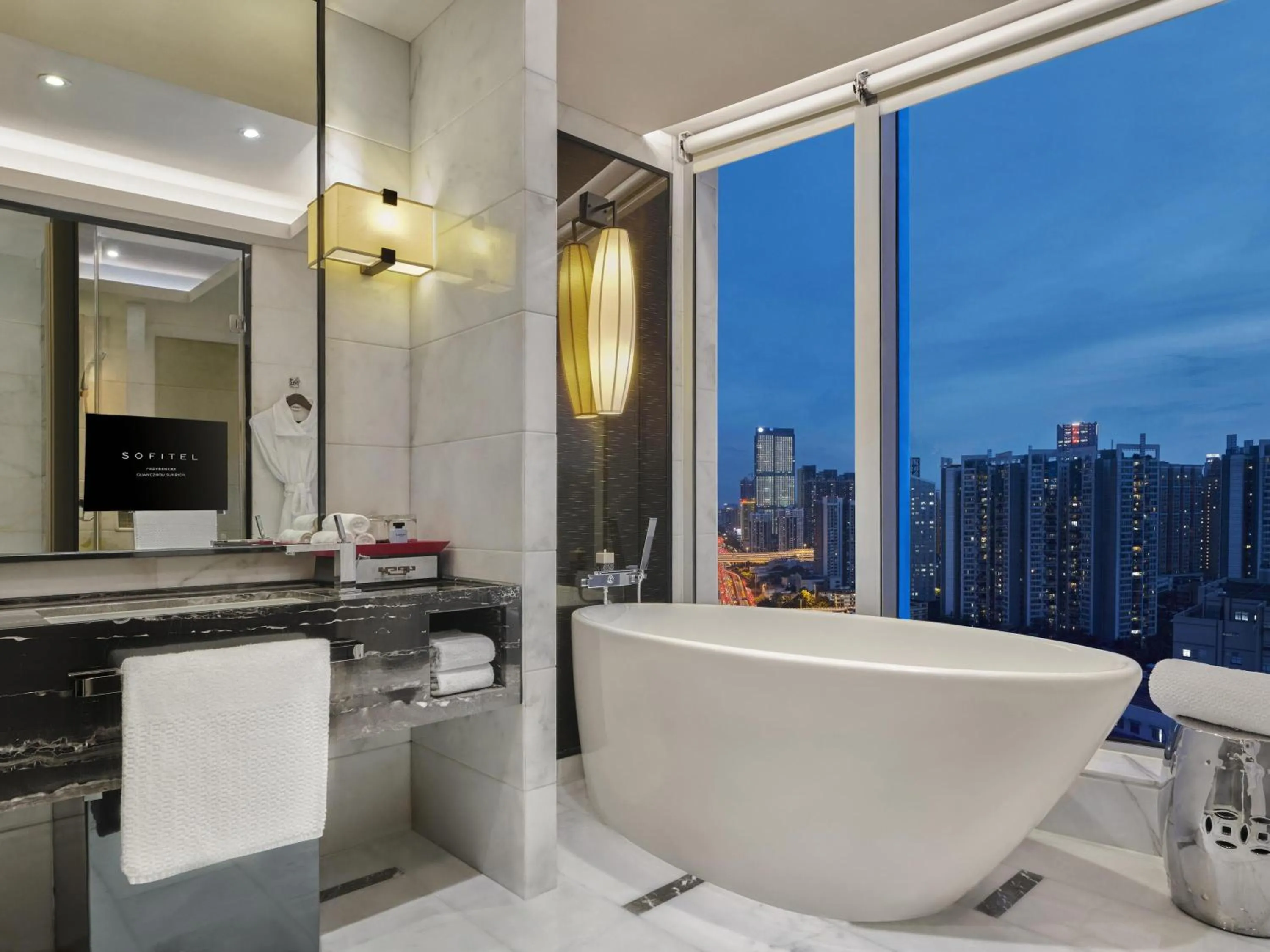 Bedroom in Sofitel Guangzhou Sunrich