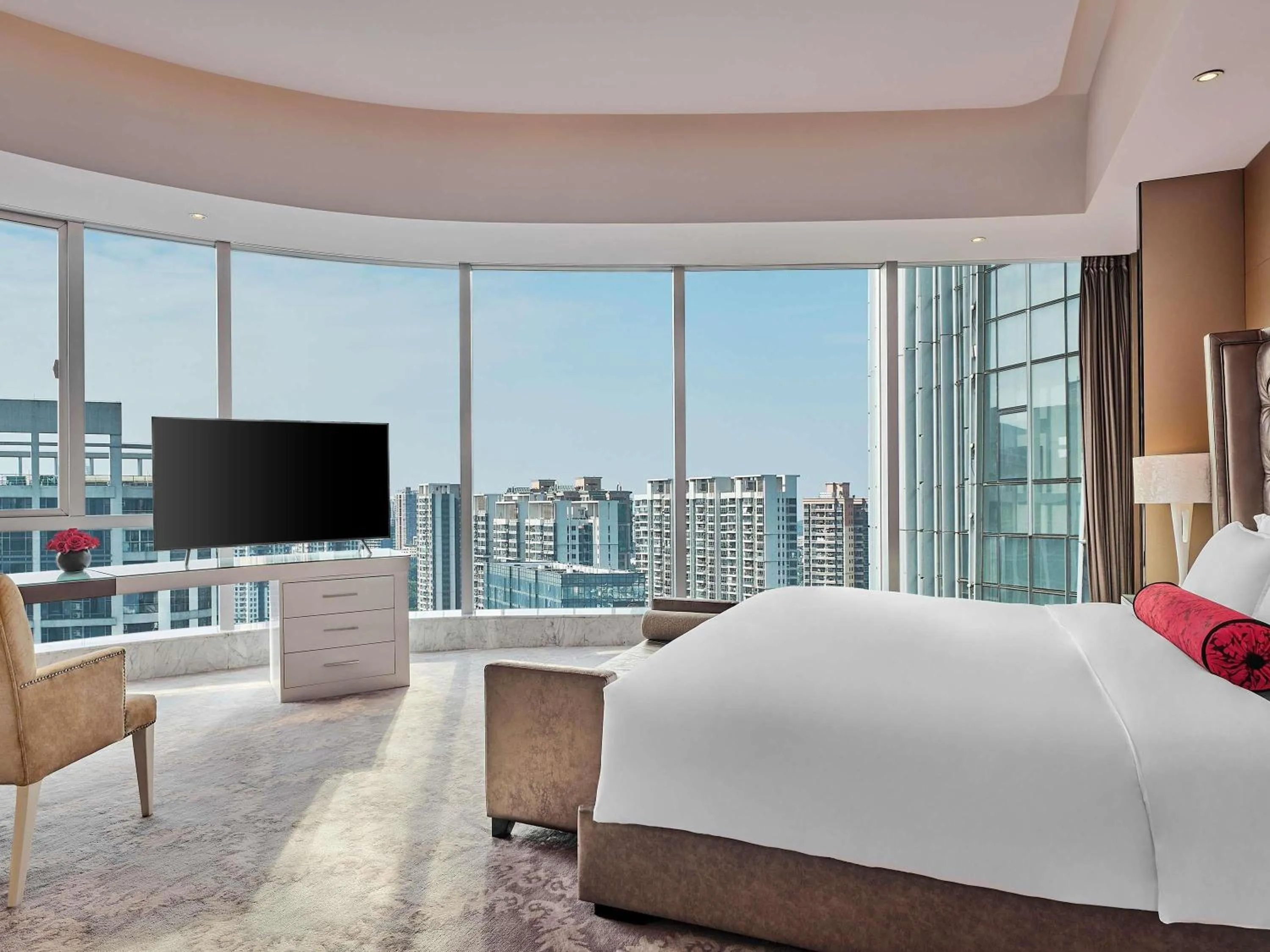 Bedroom, Bed in Sofitel Guangzhou Sunrich