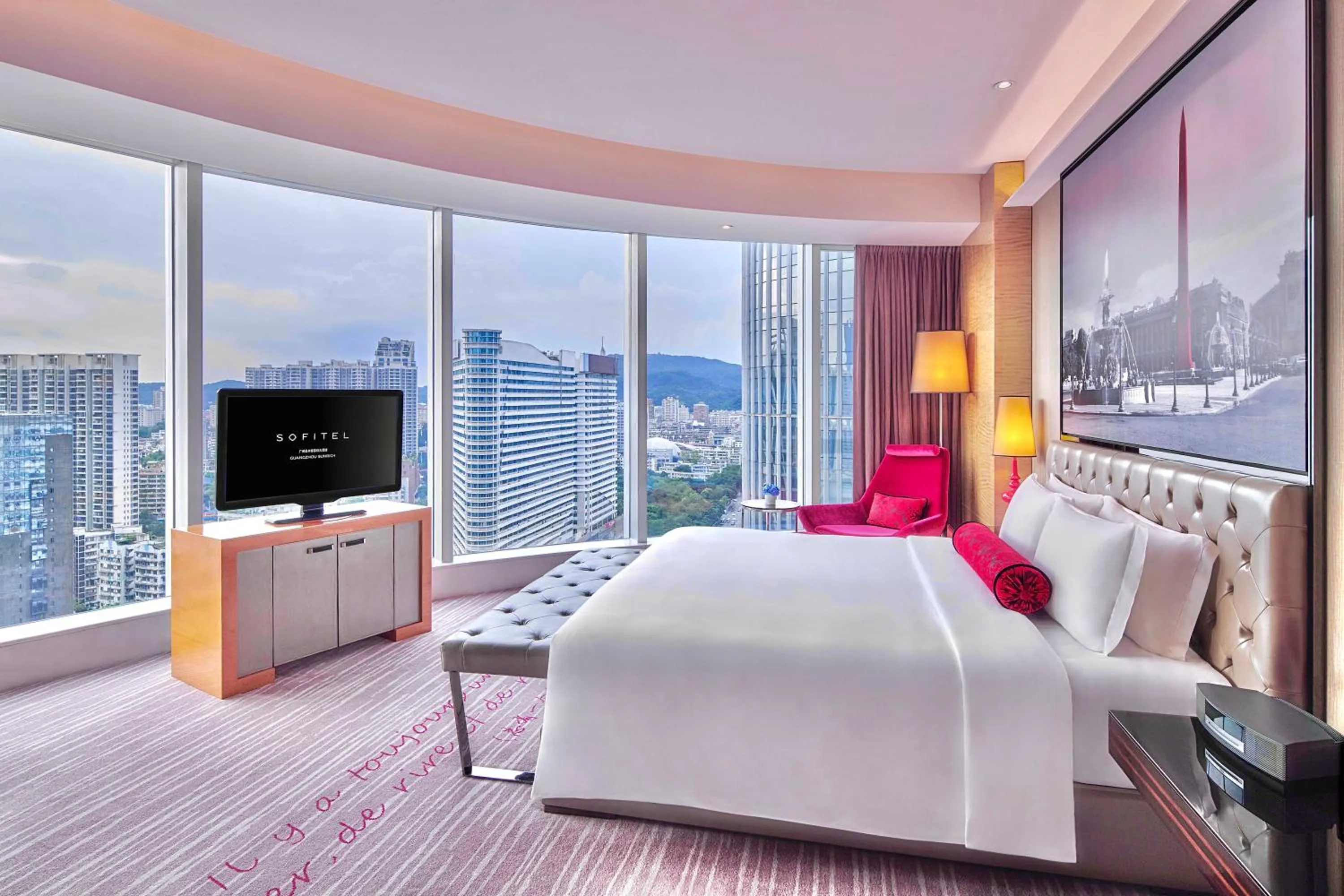 Bed in Sofitel Guangzhou Sunrich