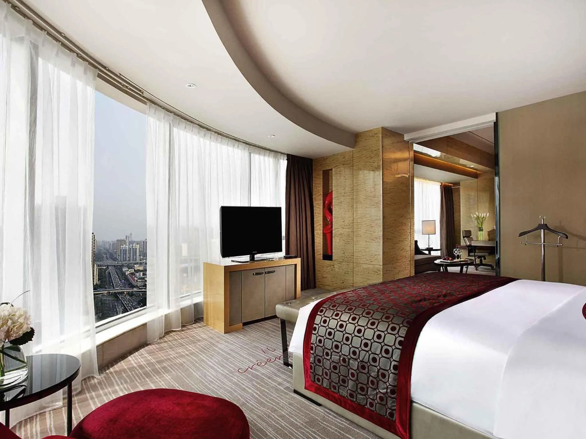 Photo of the whole room, Bed in Sofitel Guangzhou Sunrich