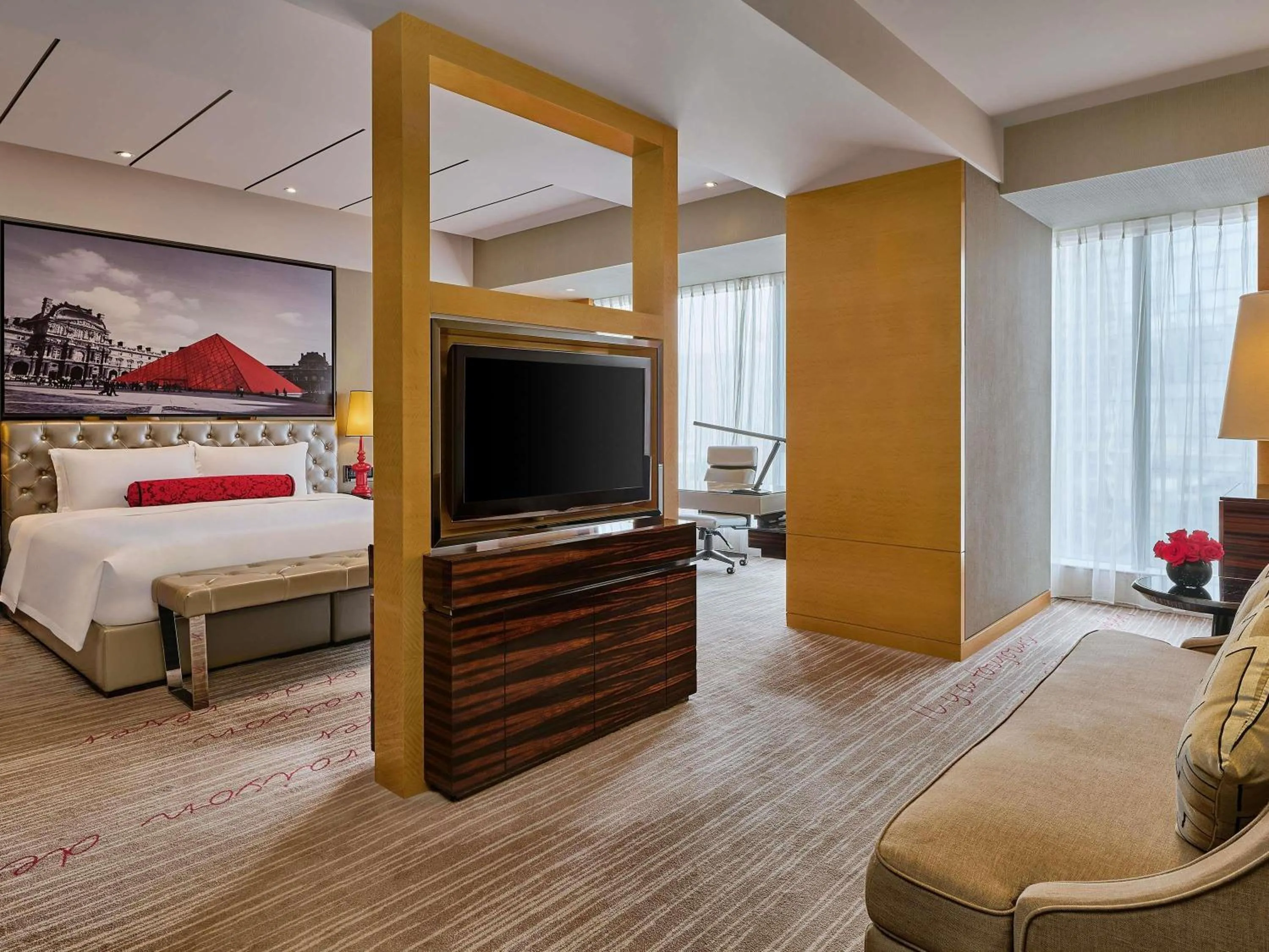 Bedroom, Bed in Sofitel Guangzhou Sunrich