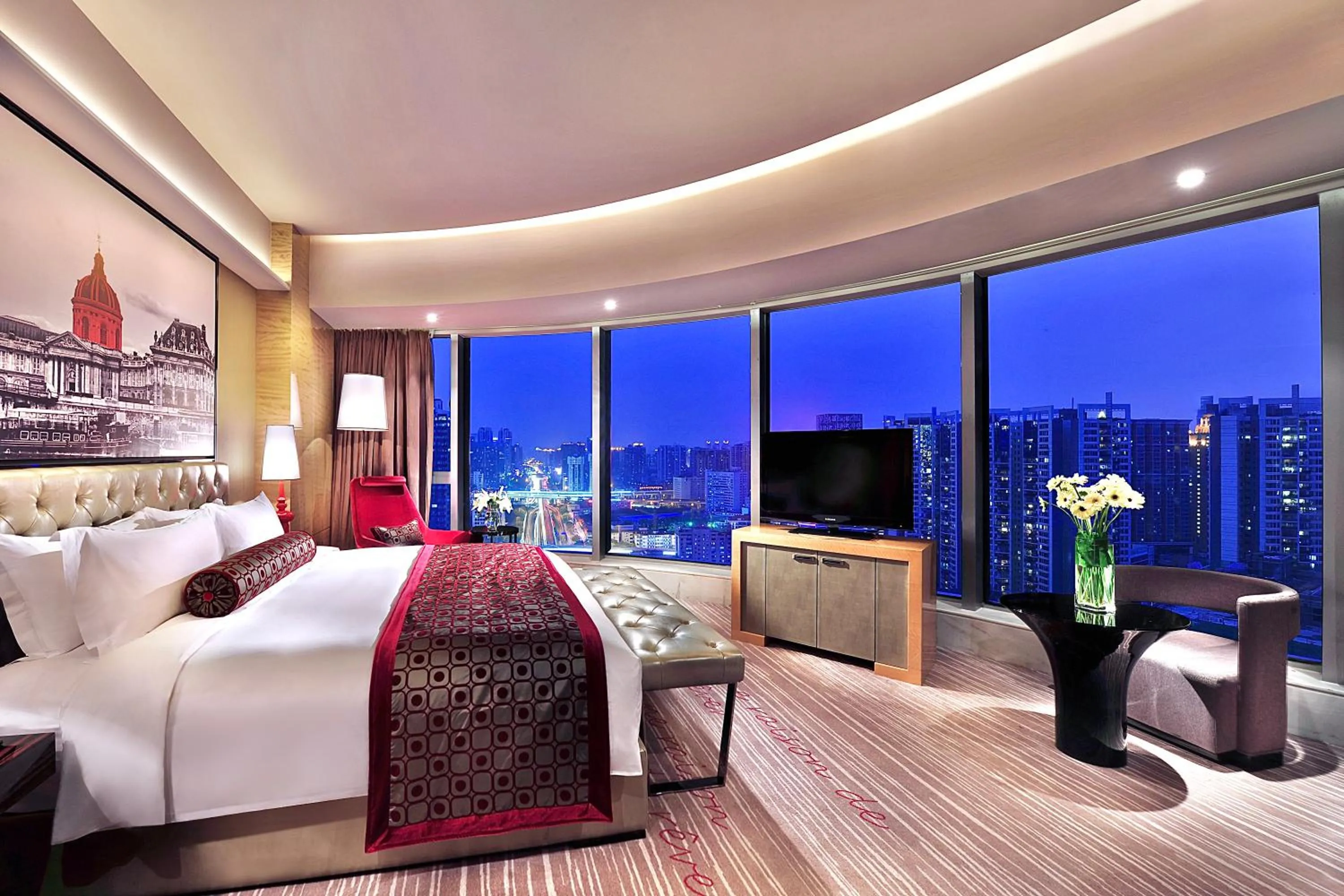Bed in Sofitel Guangzhou Sunrich
