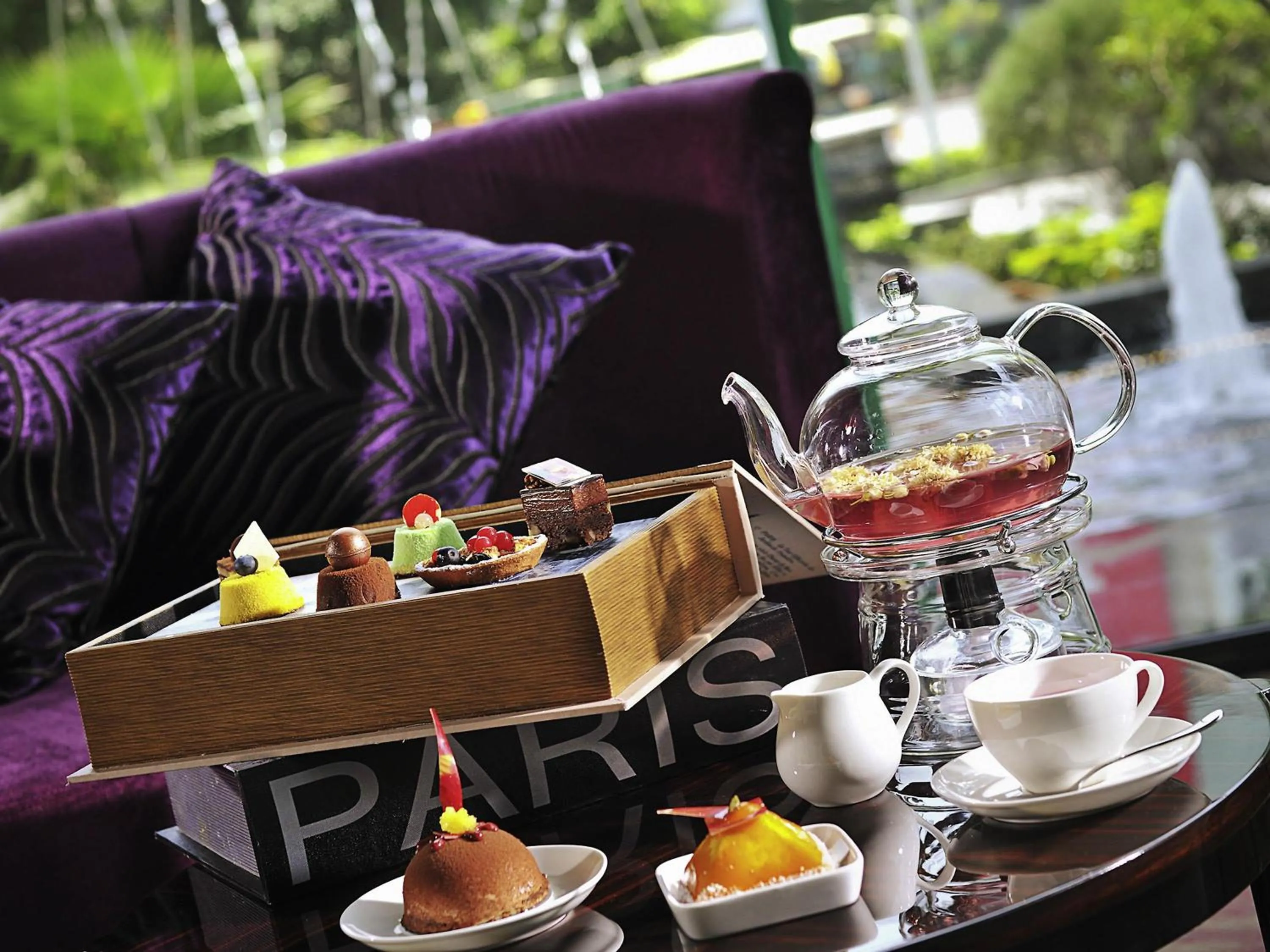 Lounge or bar in Sofitel Guangzhou Sunrich