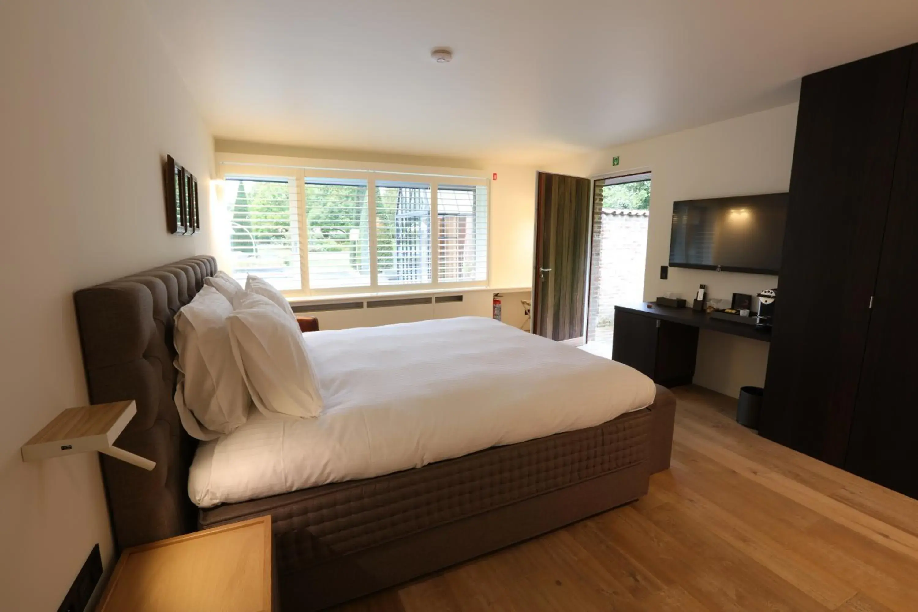 Deluxe King Room - single occupancy in Hof Van Volmersele - Luxury B&B Deluxe King Room - single occupancy in Hof Van Volmersele - Luxury B&B