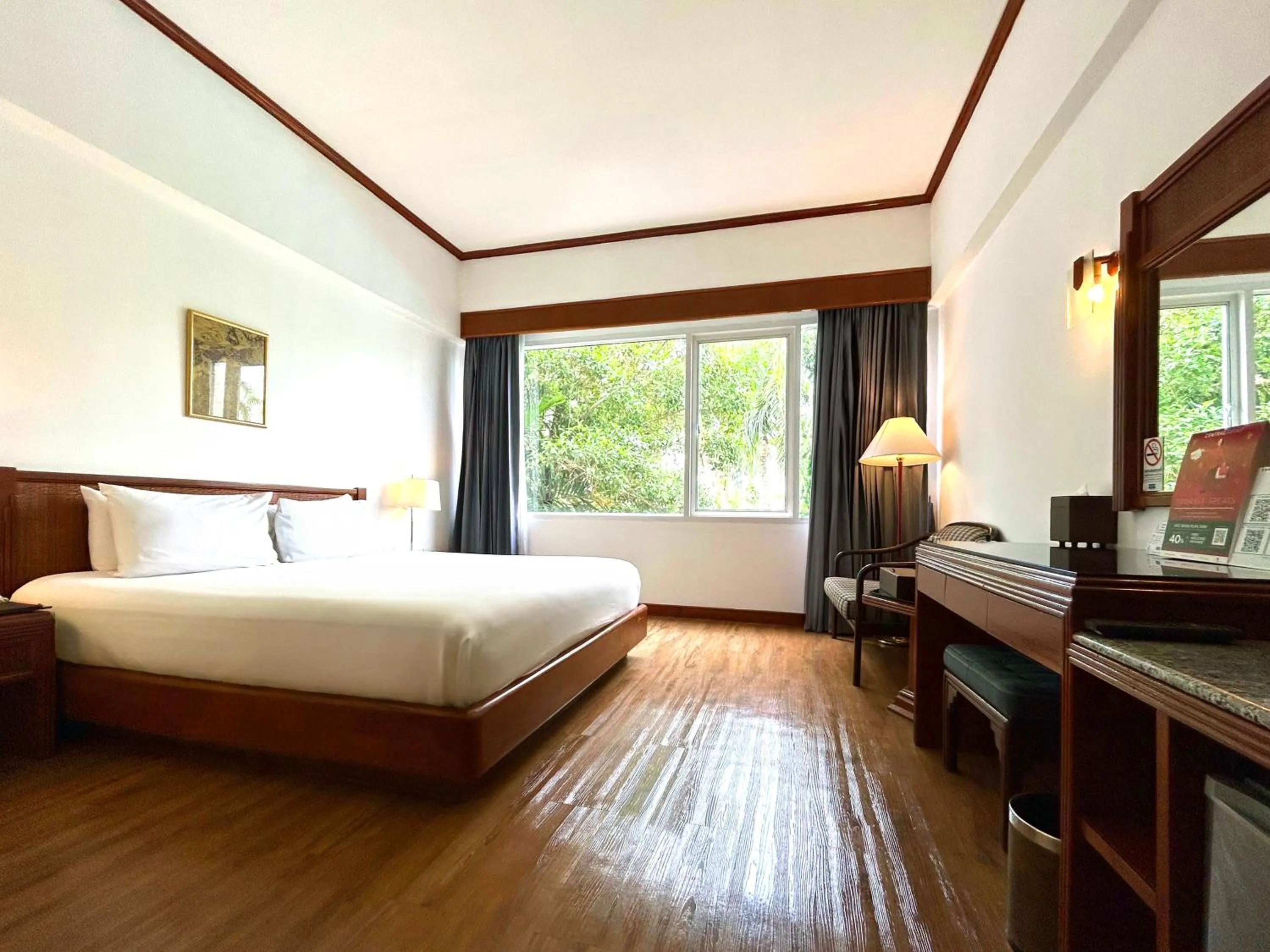 Bedroom, Bed in Centara Life Hotel Mae Sot